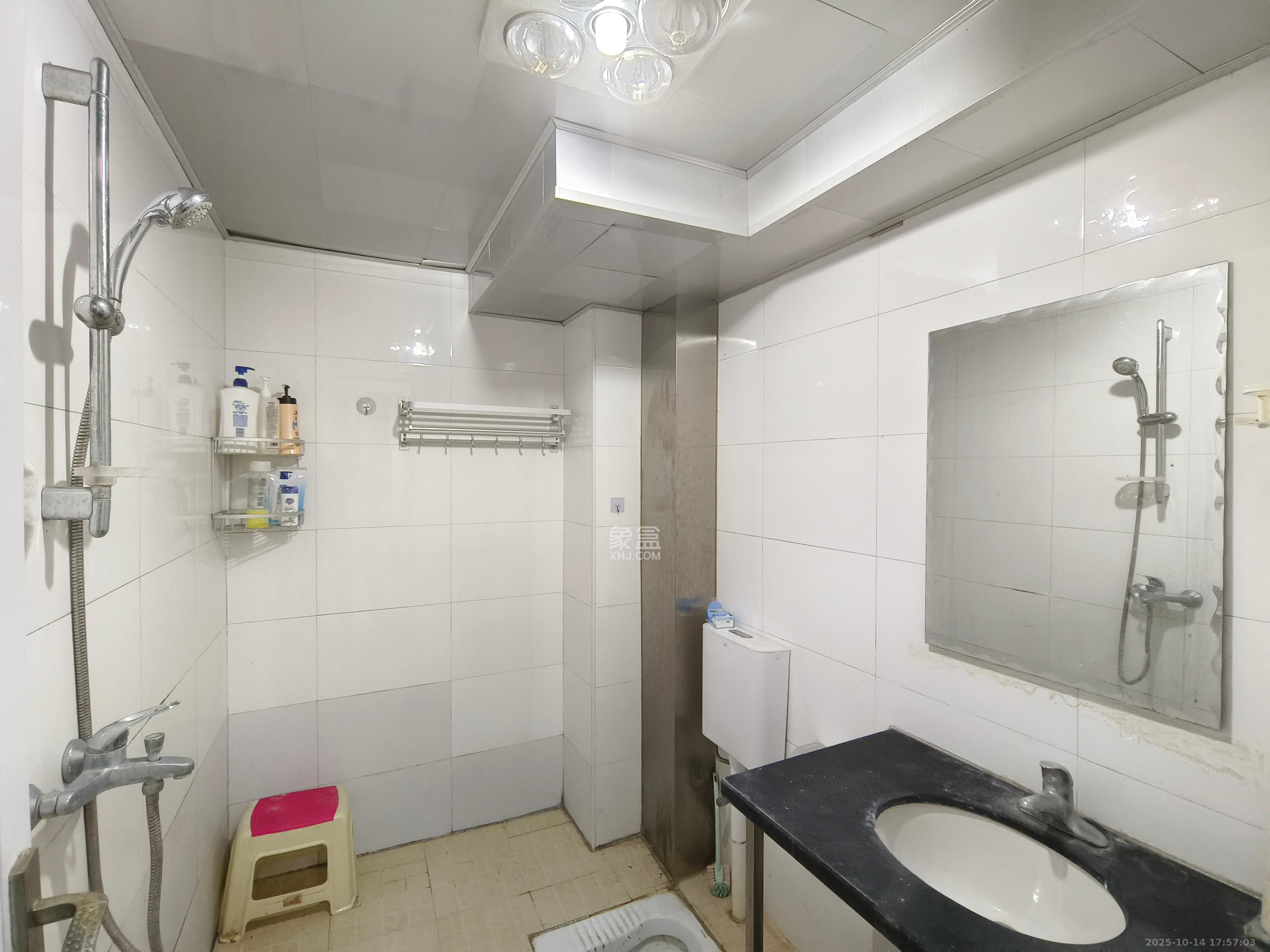 满庭芳小区  1室1厅1卫    1500.0元/月室内图