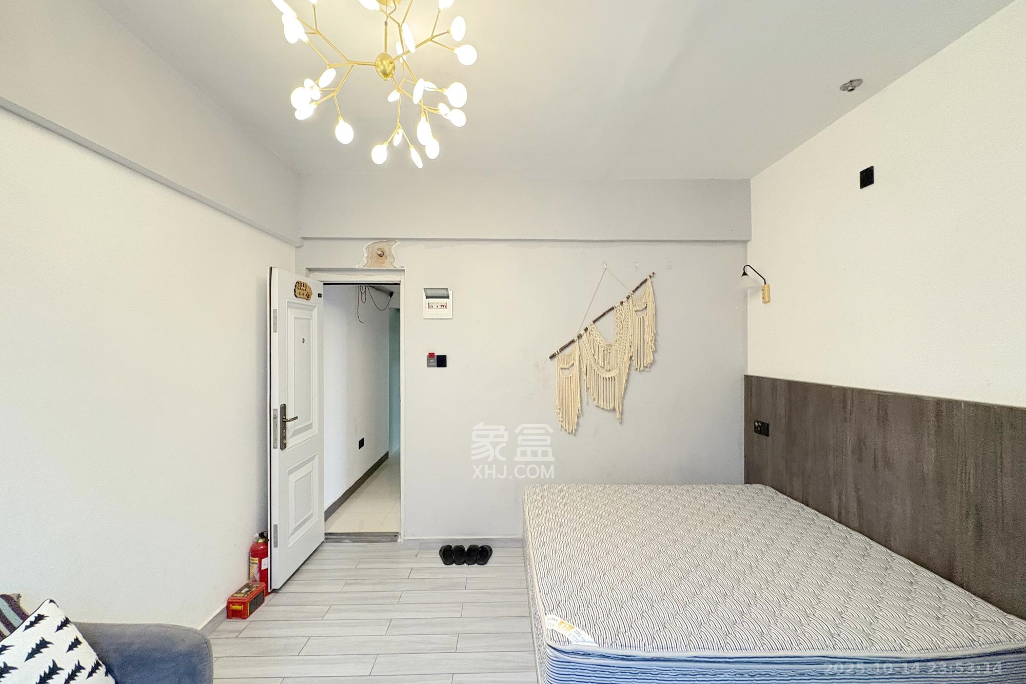 蚂蚁工房  2室0厅3卫    69.8万客厅