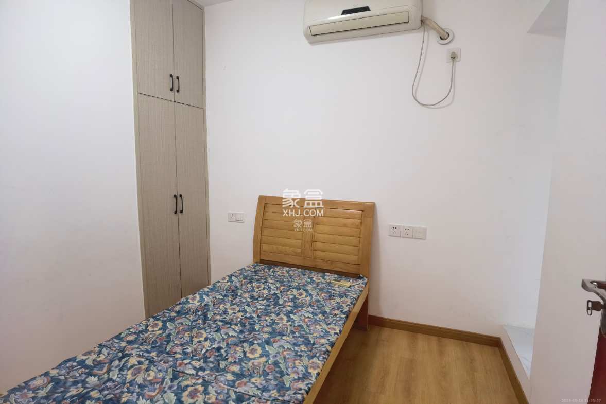 奥莱名邸 2室2厅2卫 1400.0元/月 奥莱名邸 2室2厅2卫 1400.0元/月室内图