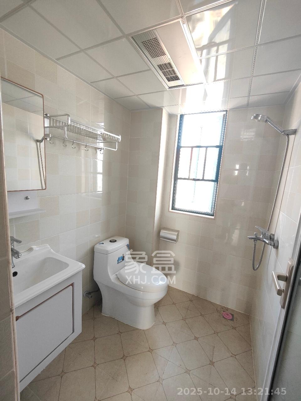 蝴蝶谷  3室2厅2卫    1600.0元/月室内图