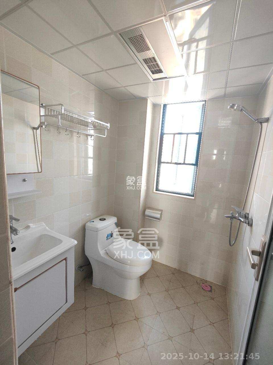 蝴蝶谷 3室2厅2卫 1600.0元/月 蝴蝶谷 3室2厅2卫 1600.0元/月室内图