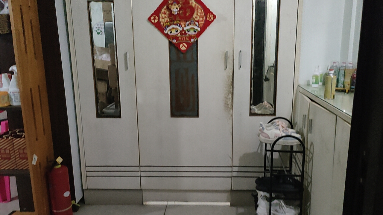 现代花园一期  3室2厅2卫    3300.0元/月室内图