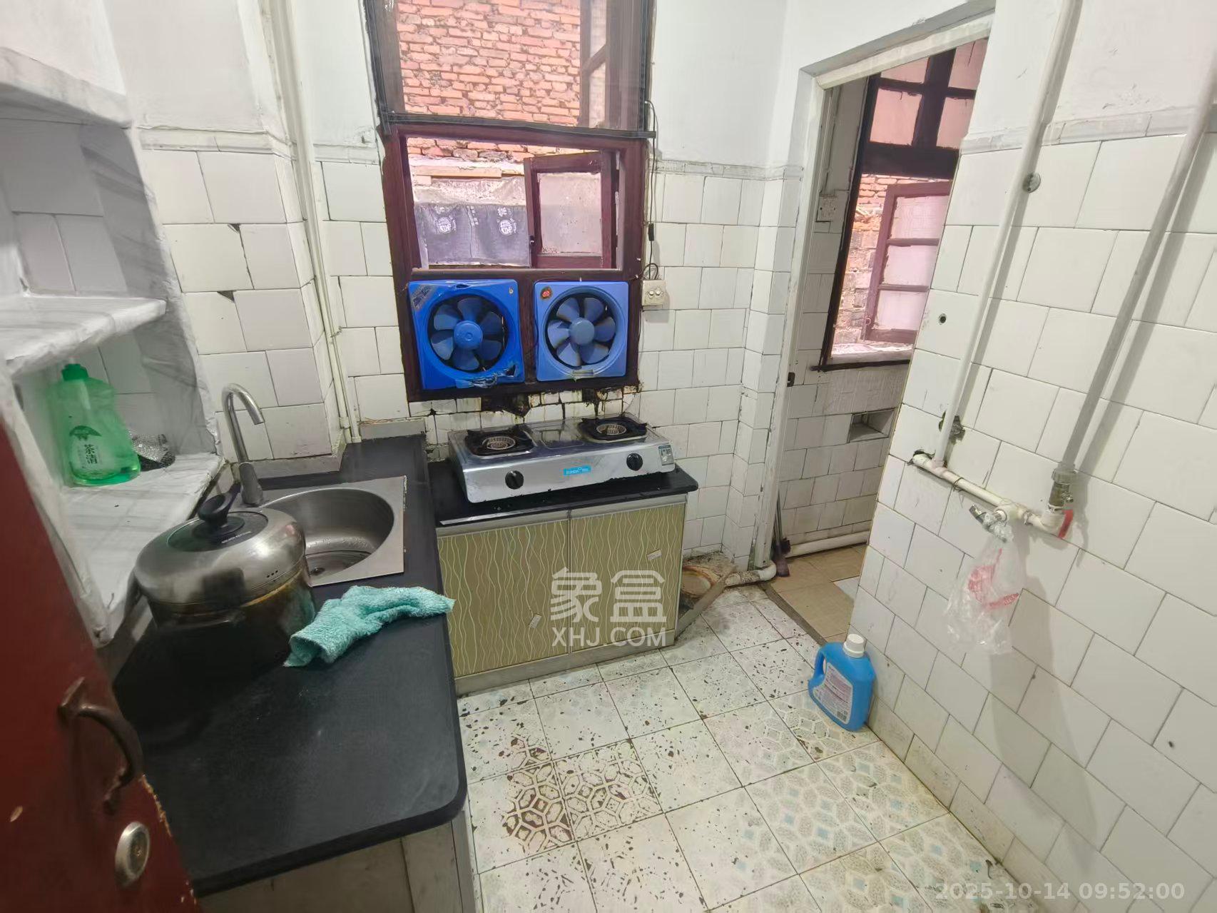 (上/下)黎家坡散盘 1室1厅1卫 800.0元/月 (上/下)黎家坡散盘 1室1厅1卫 800.0元/月室内图