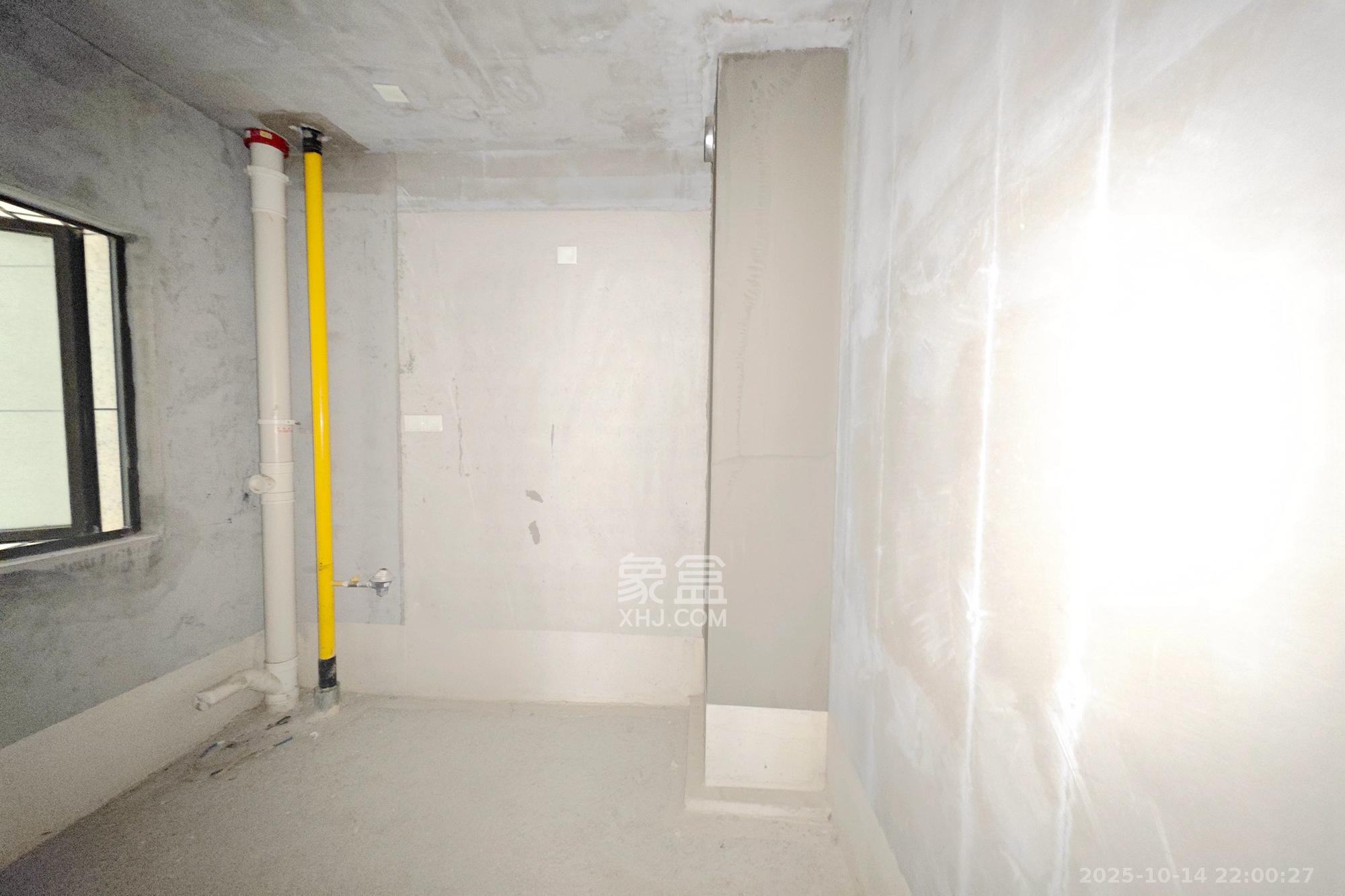 国欣向荣府  4室2厅2卫    145.0万厨房