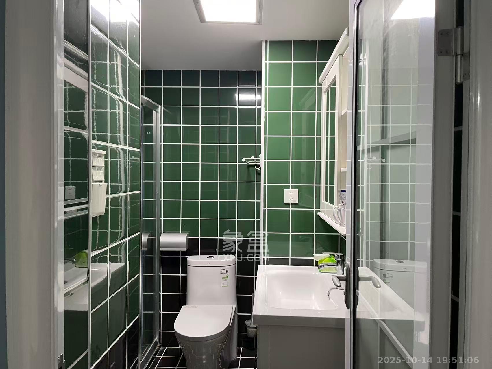 君临国际  4室2厅1卫    6200.0元/月