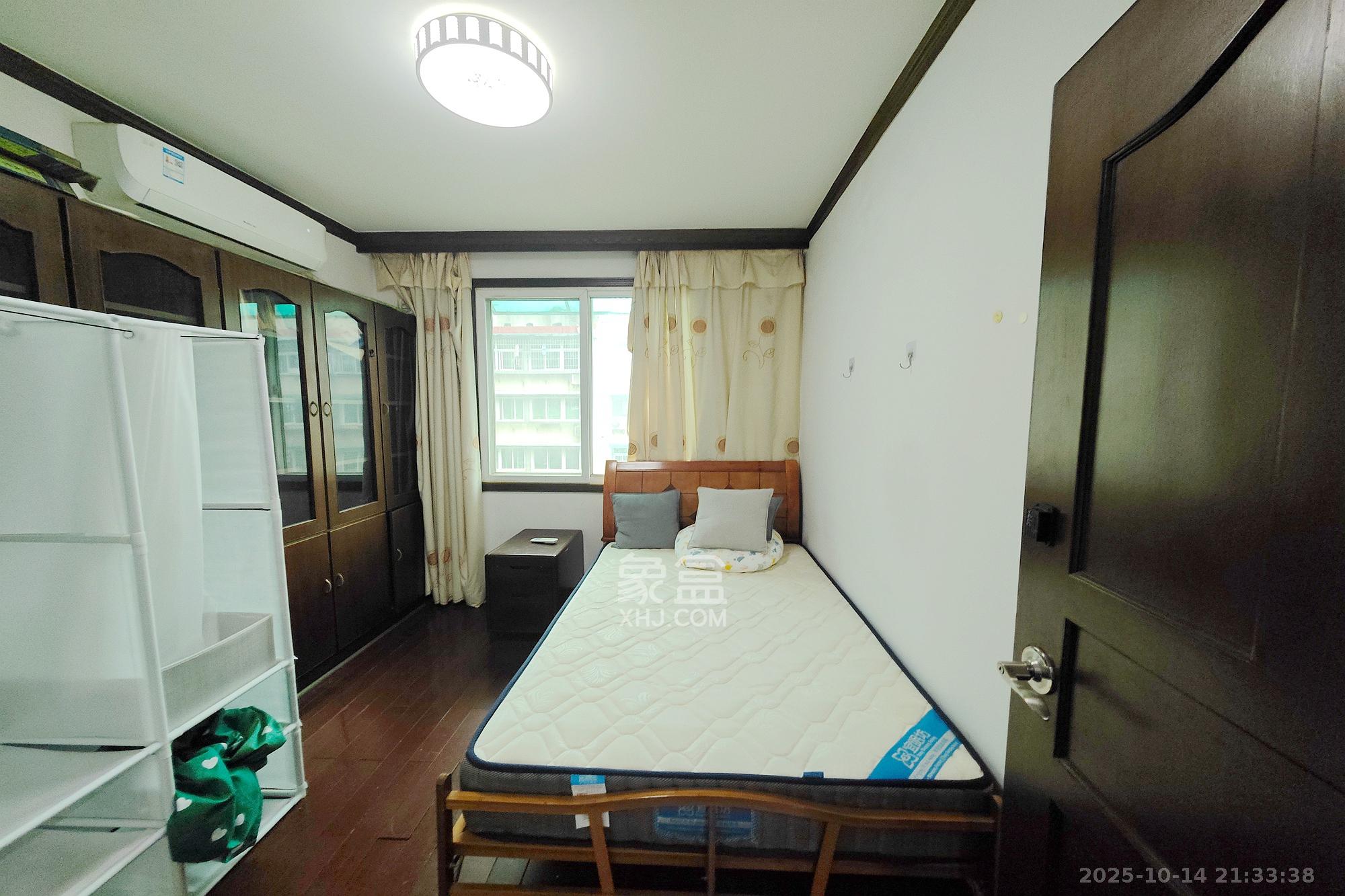 梨子山社区长电宿舍 3室2厅2卫 88.0万 梨子山社区长电宿舍 3室2厅2卫 88.0万卧室