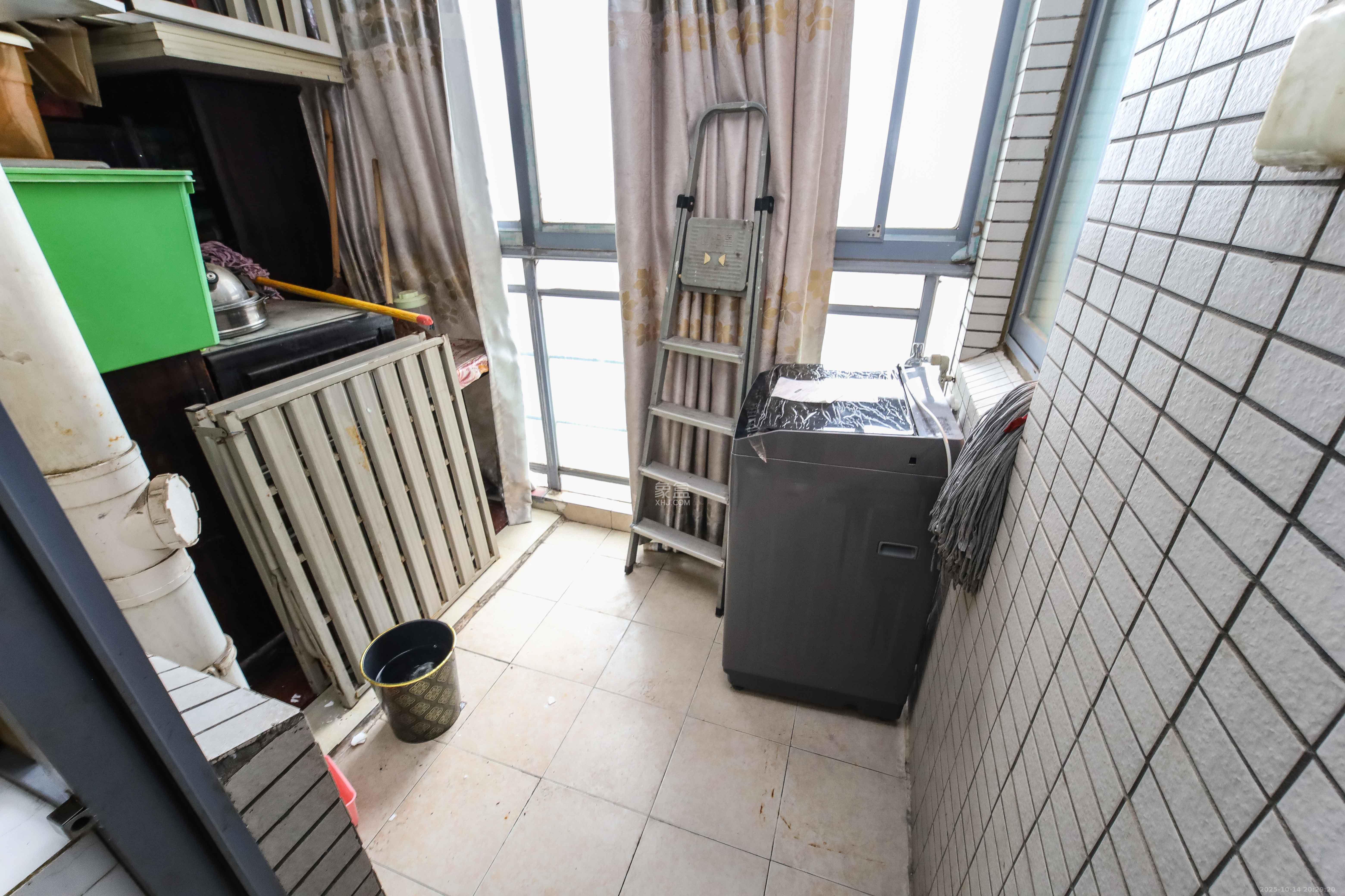 银港水晶城  2室2厅1卫    68.0万阳台