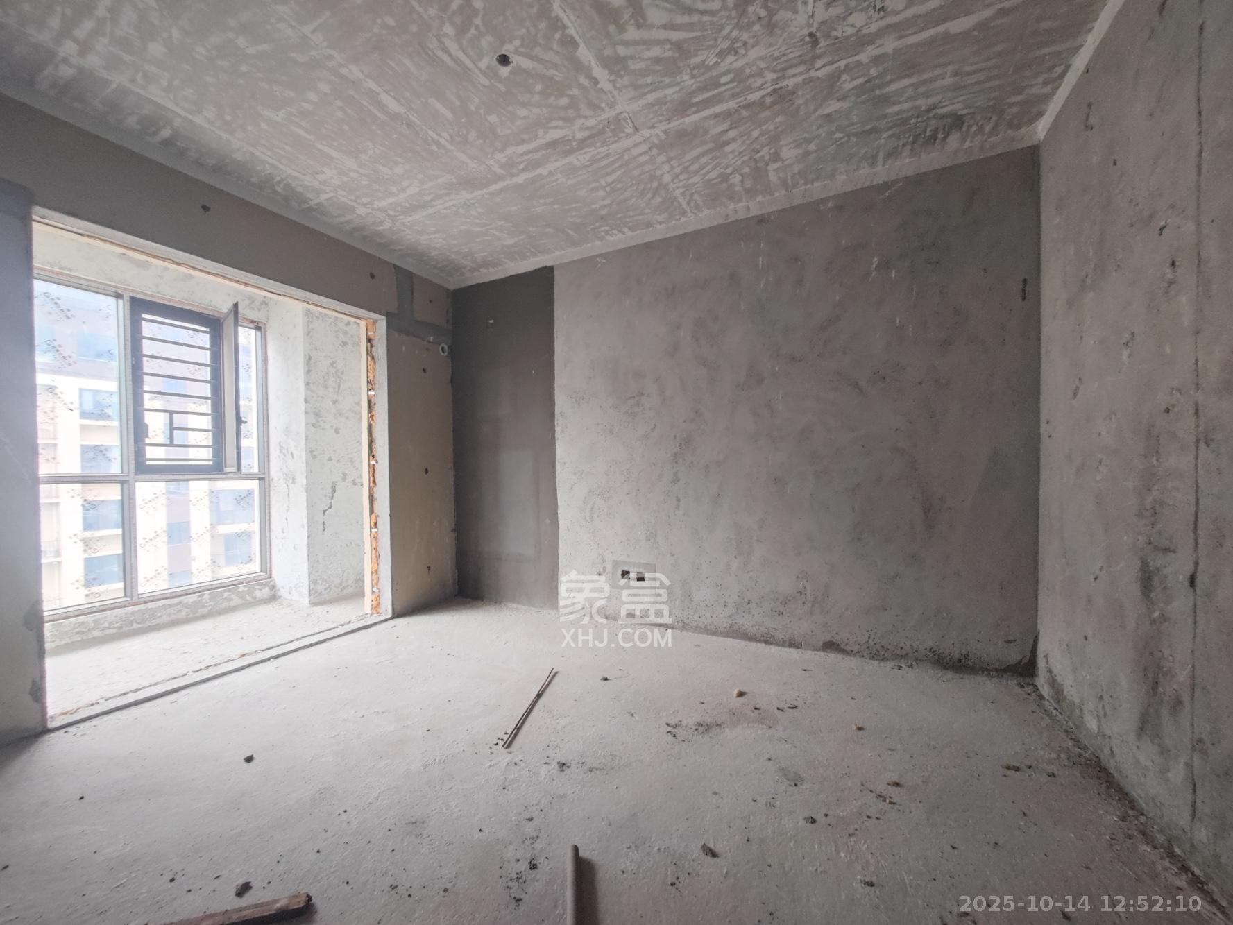 远洋红星天铂一期  4室2厅2卫    140.0万卧室