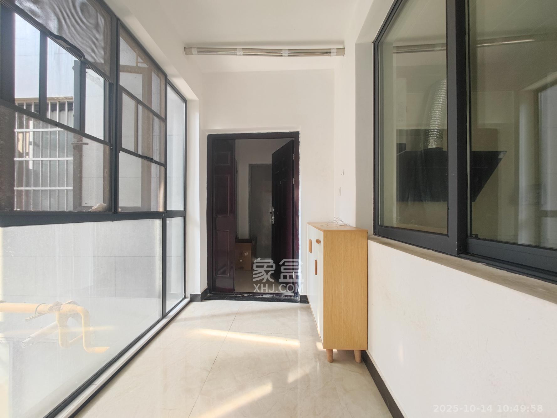 西湖鸿运佳苑  3室2厅2卫    70.0万其他