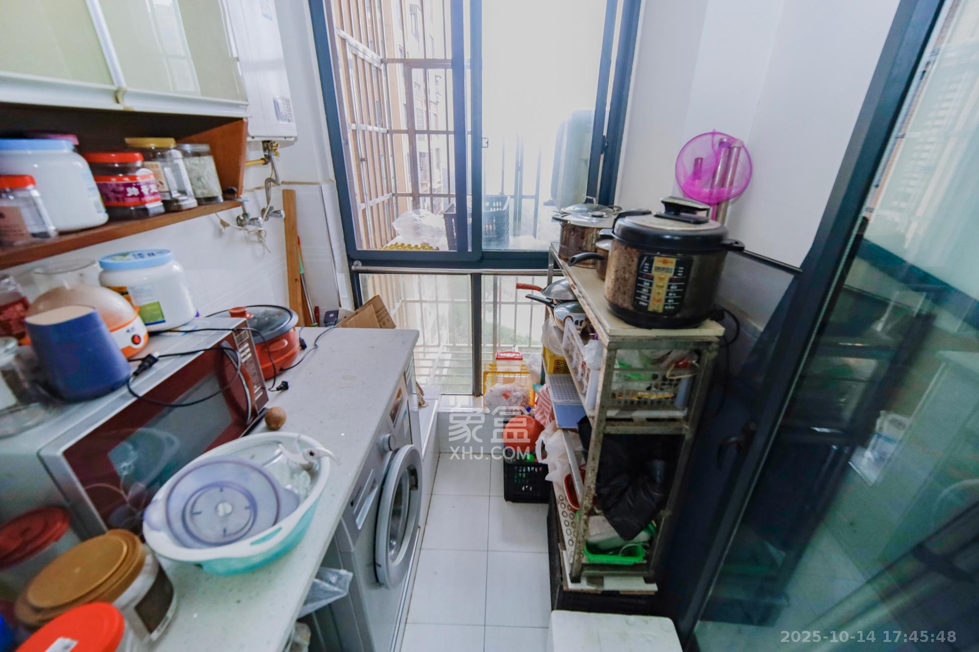 新盛珑璟台  2室2厅1卫    76.0万阳台