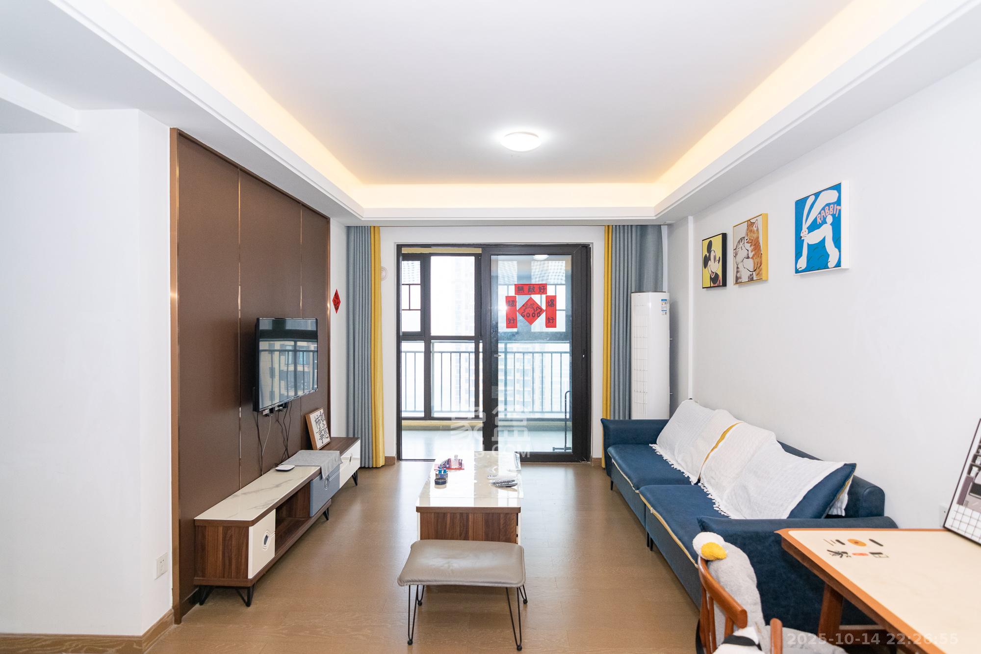 美的翰城  3室2厅1卫    60.0万客厅