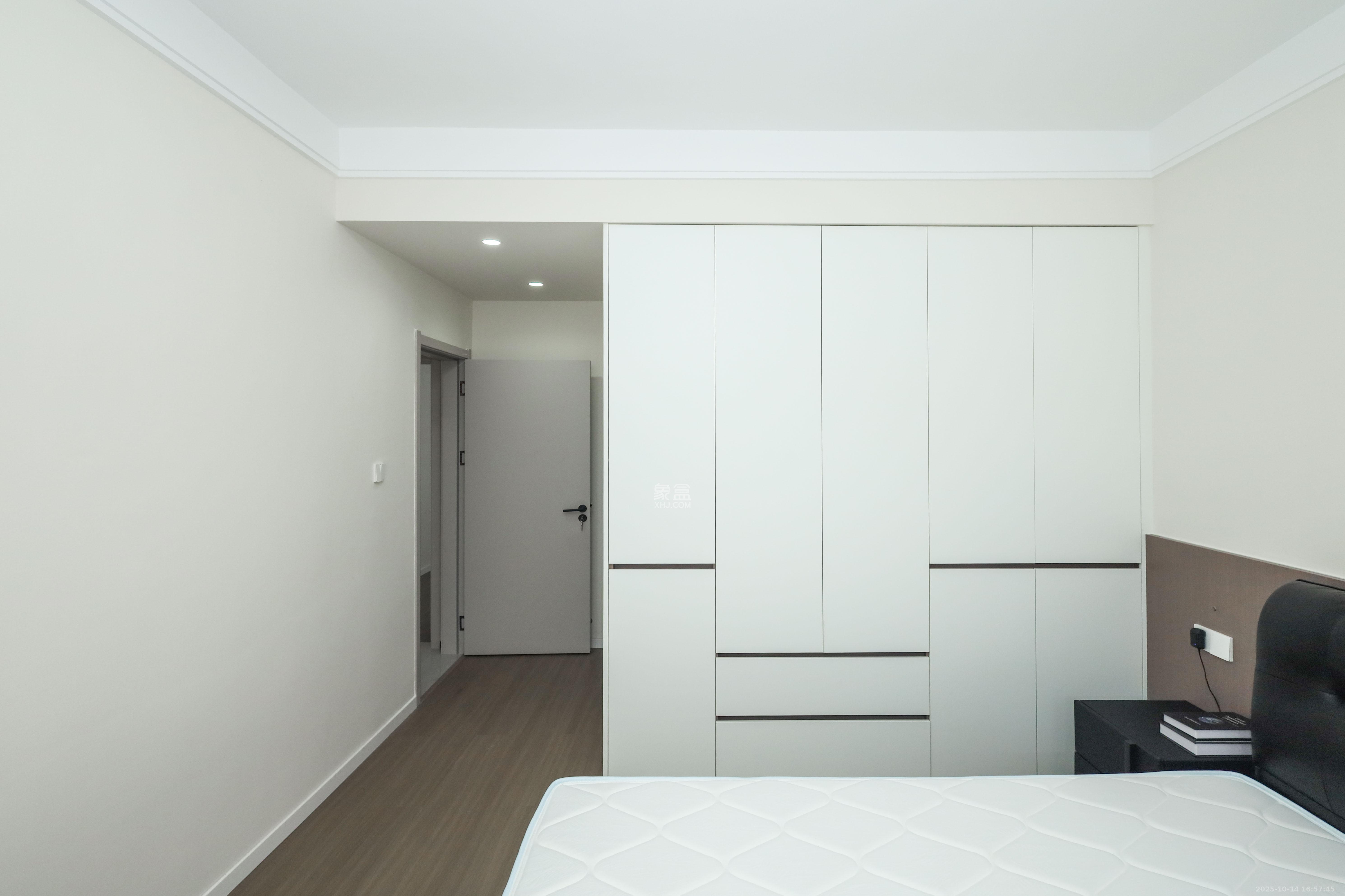 天元涉外景园C区 3室2厅2卫 110.0万 天元涉外景园C区 3室2厅2卫 110.0万卧室