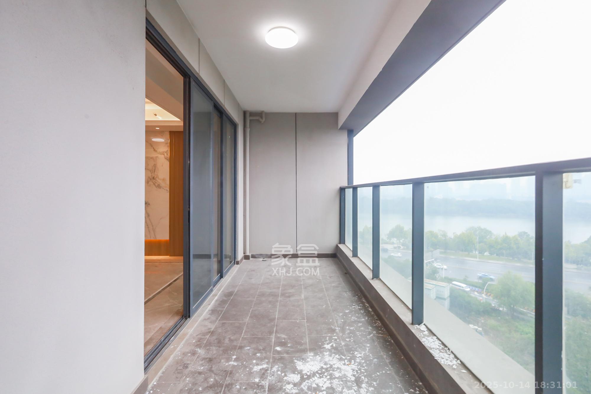 江山印  4室2厅3卫    500.0万 江山印  4室2厅3卫    500.0万阳台