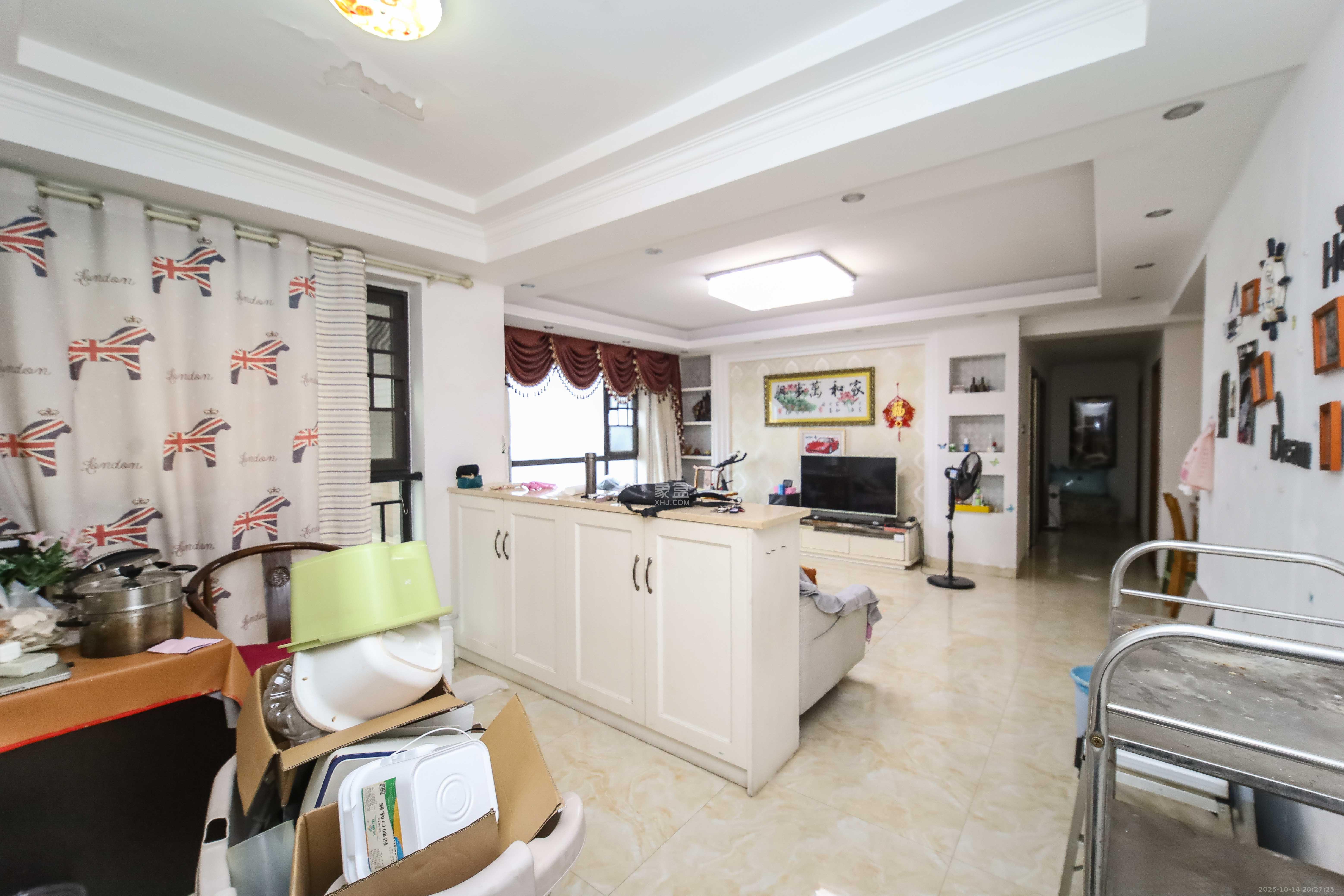 万象凯旋湾 3室1厅2卫 128.8万 万象凯旋湾 3室1厅2卫 128.8万客厅