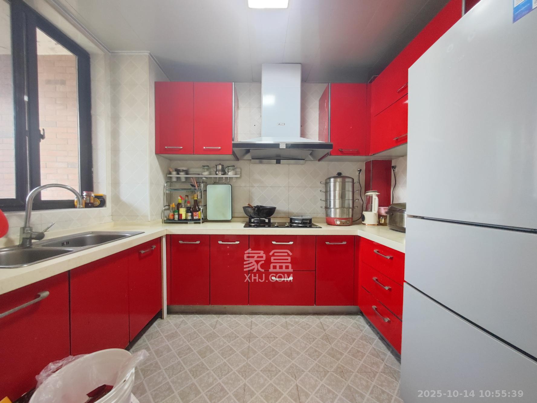 翡翠云天 3室2厅2卫 105.0万 翡翠云天 3室2厅2卫 105.0万厨房