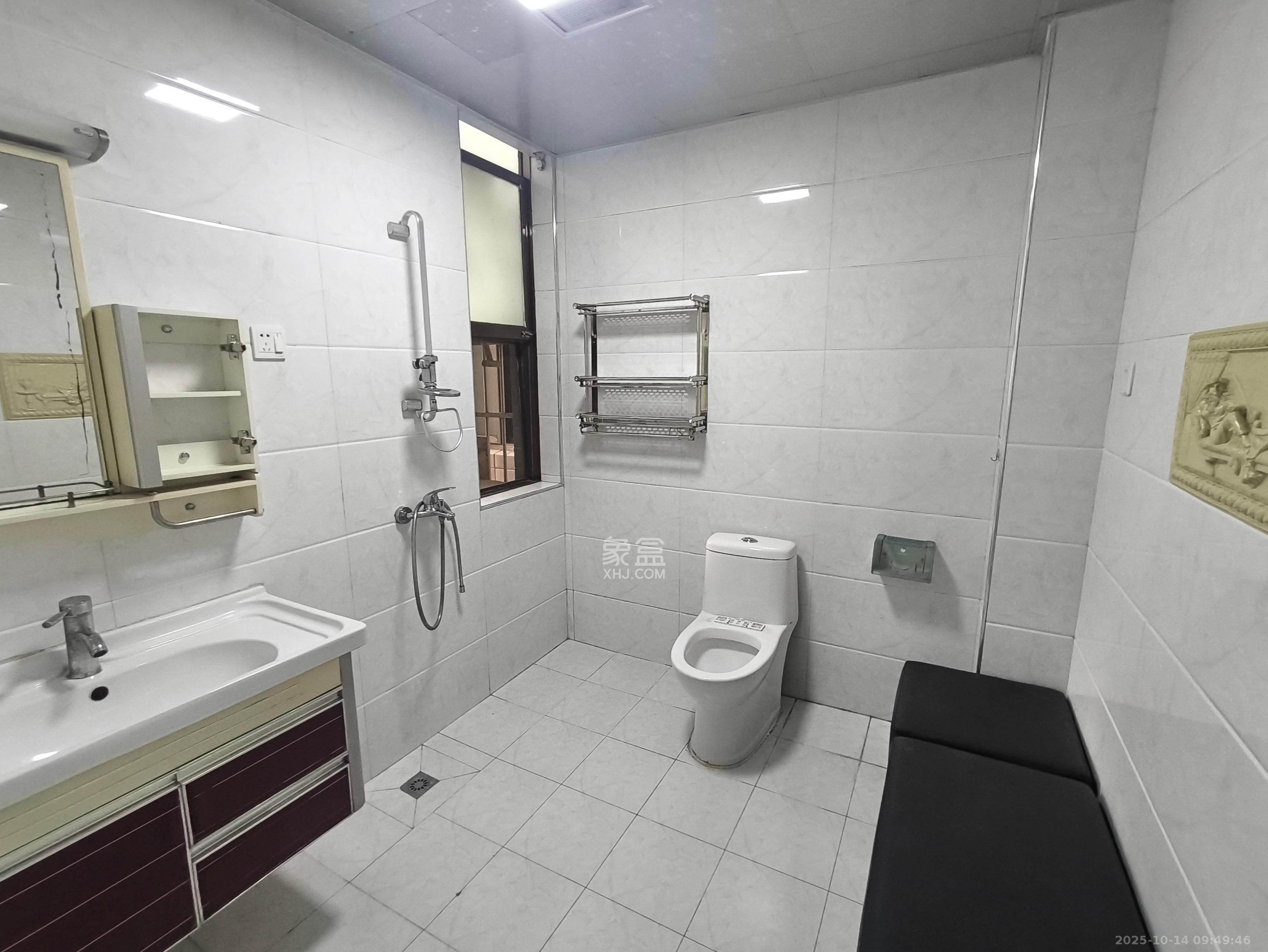 兴联母山小区  3室2厅2卫    1800.0元/月室内图