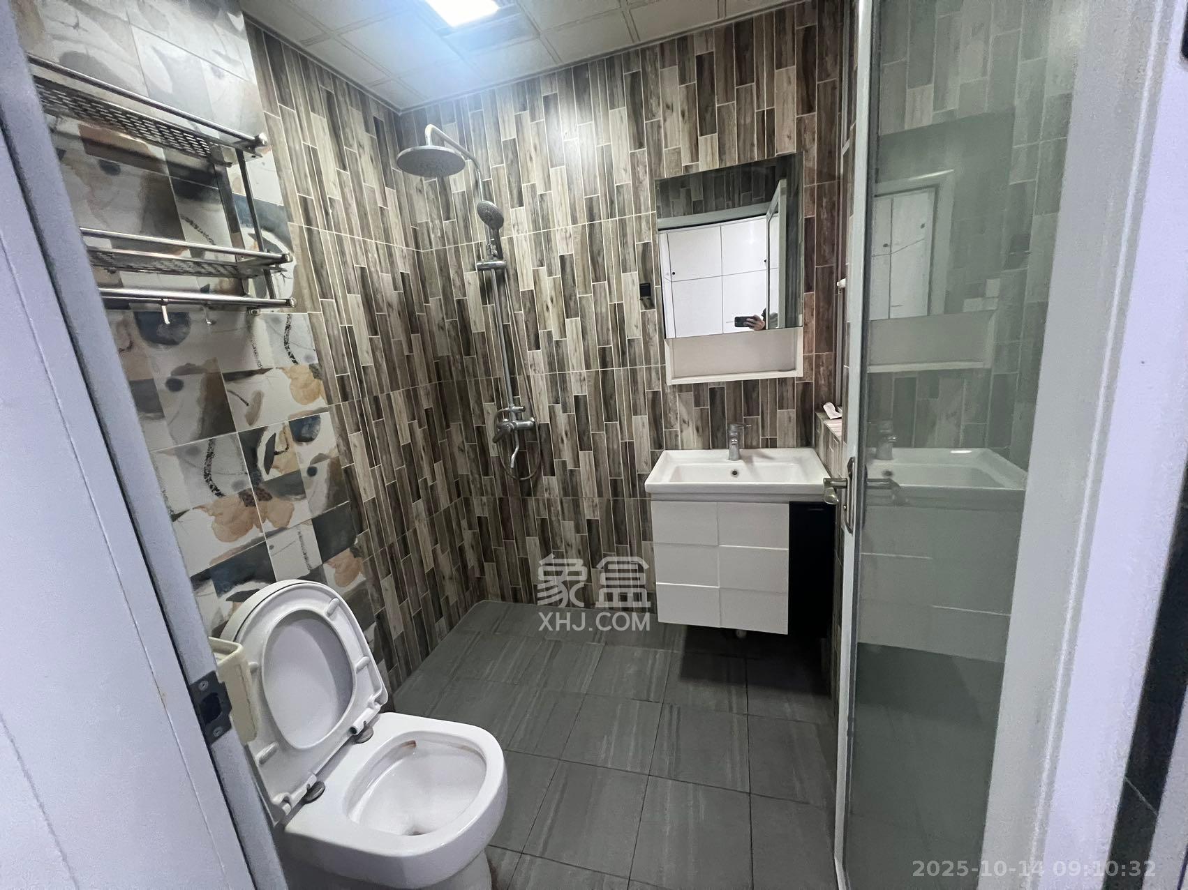 金地格林公馆  3室2厅2卫    3400.0元/月室内图