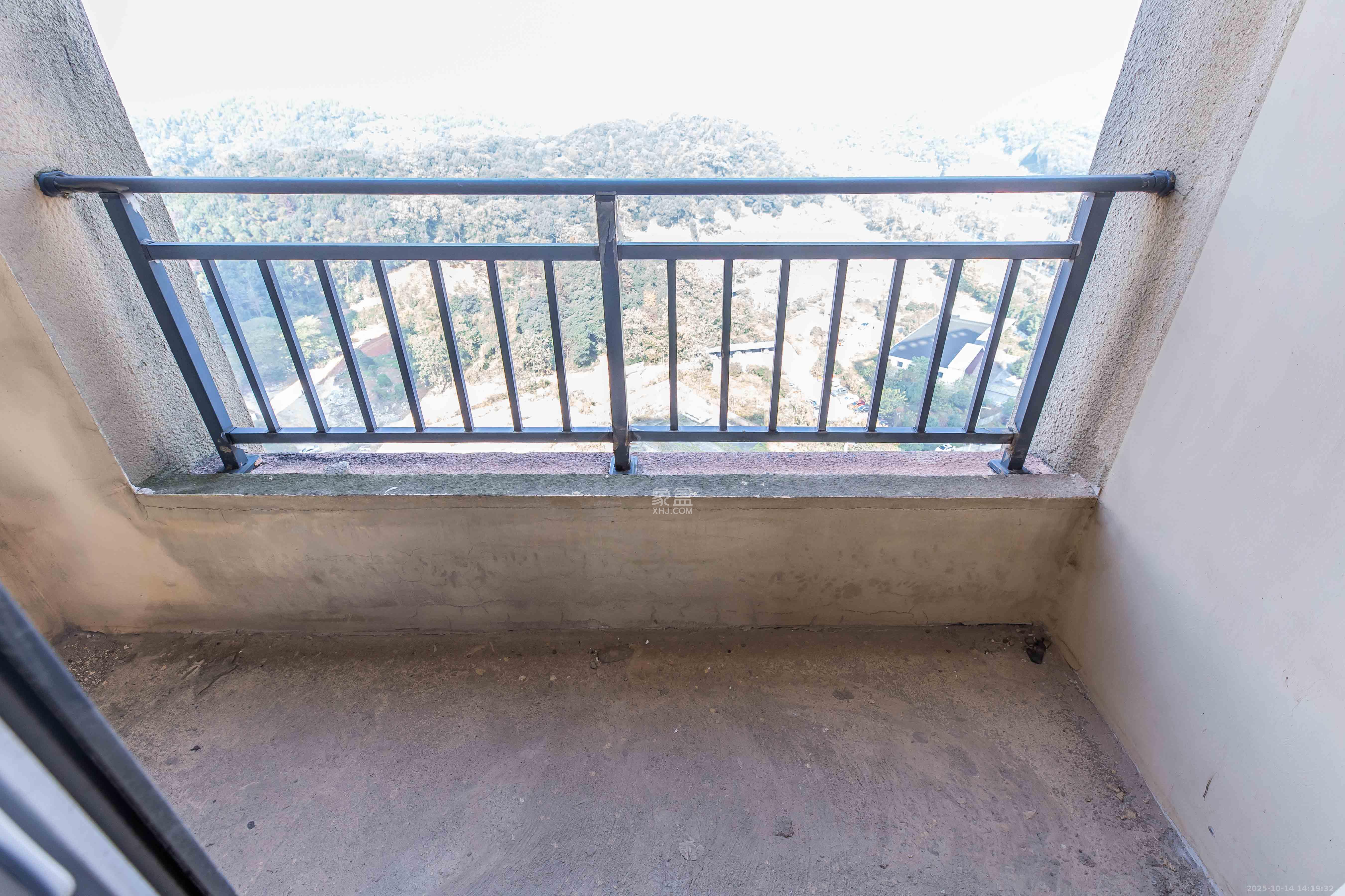 天麓尚层  4室2厅2卫    115.0万 天麓尚层  4室2厅2卫    115.0万阳台