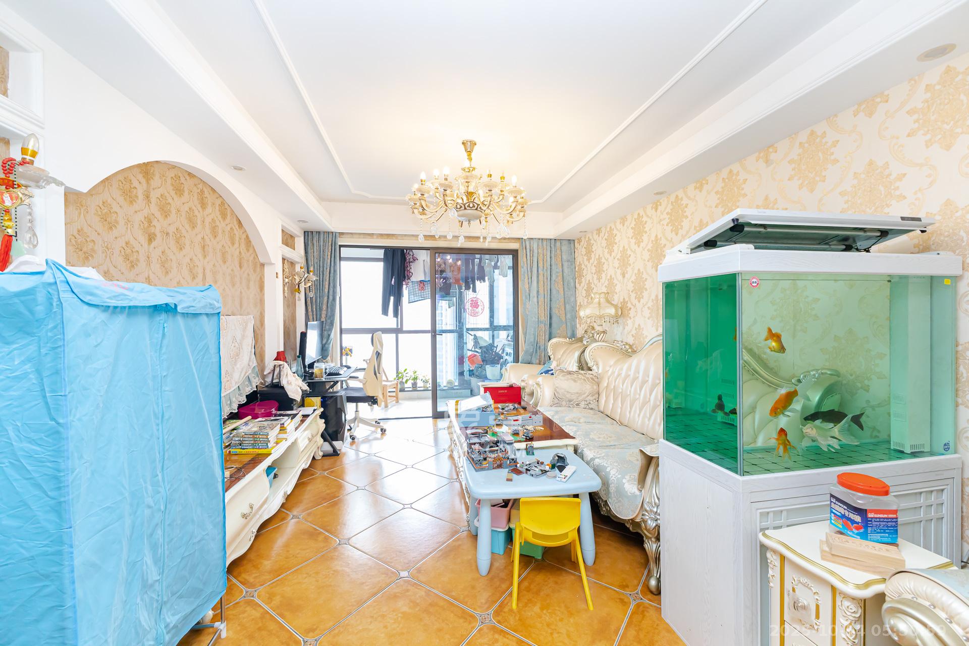 龙湖湘风原著（龙湖湘风星城）  4室2厅2卫    89.0万客厅