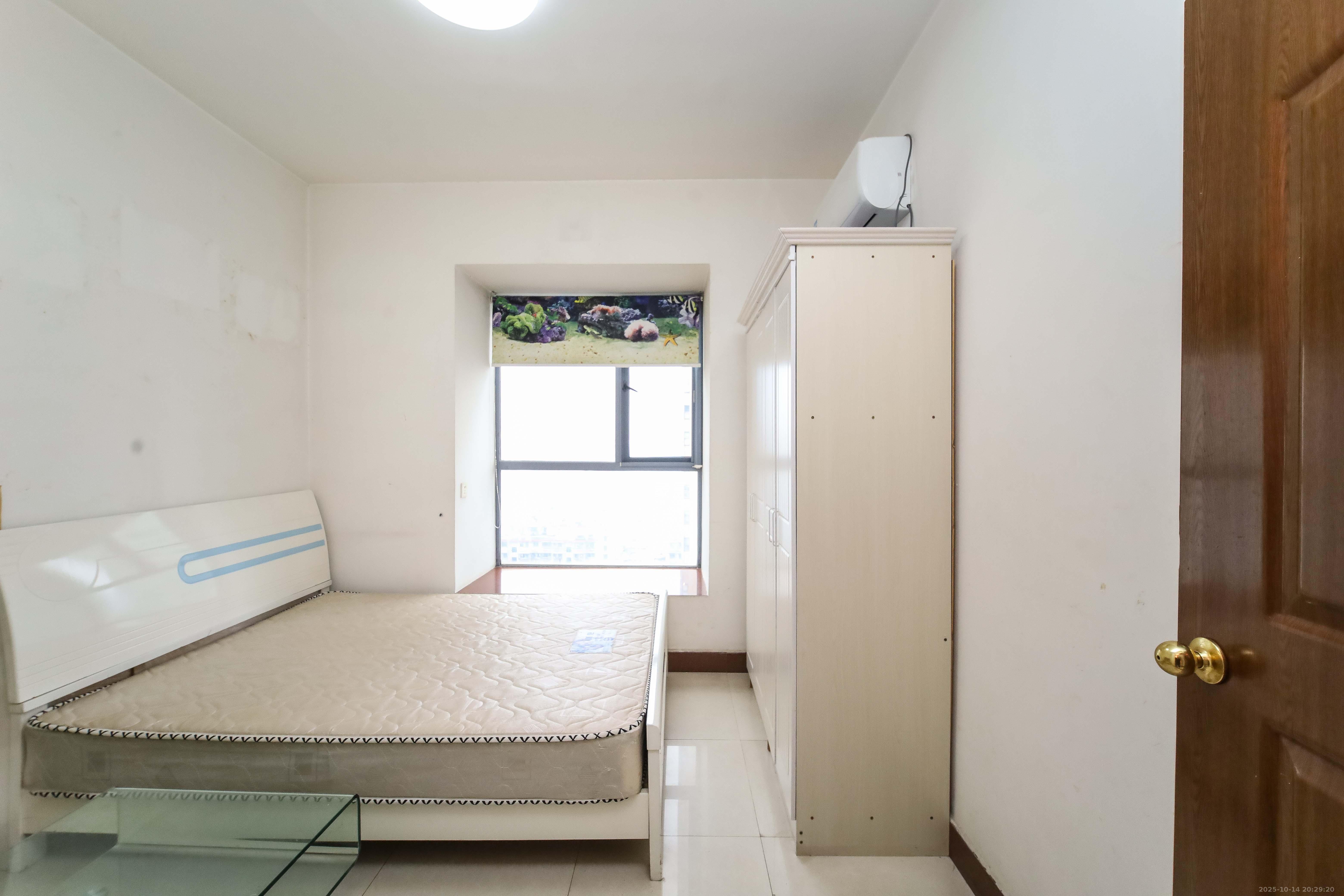 银港水晶城 2室2厅1卫 68.0万 银港水晶城 2室2厅1卫 68.0万卧室