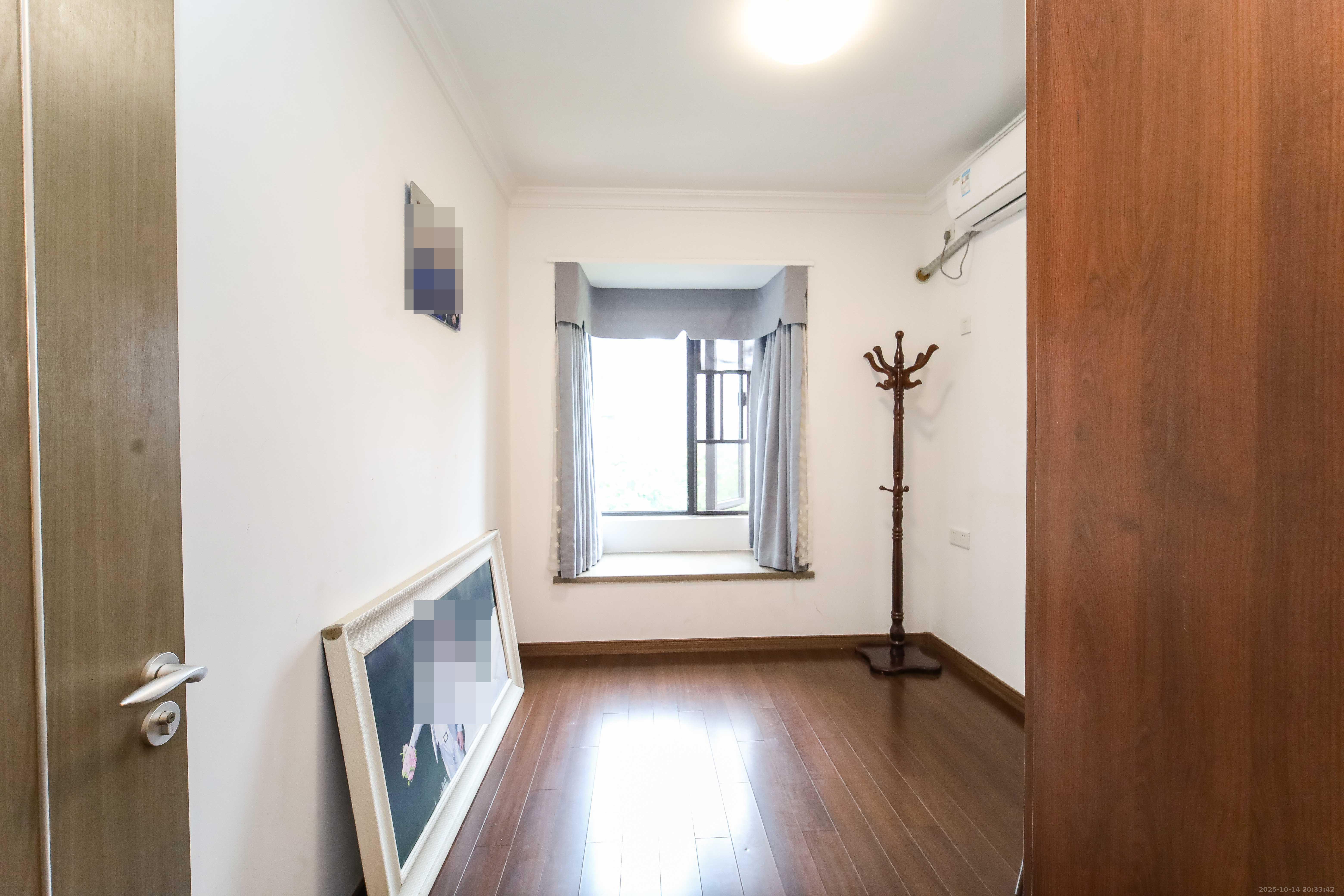 万科金域蓝湾 4室2厅2卫 178.0万 万科金域蓝湾 4室2厅2卫 178.0万卧室