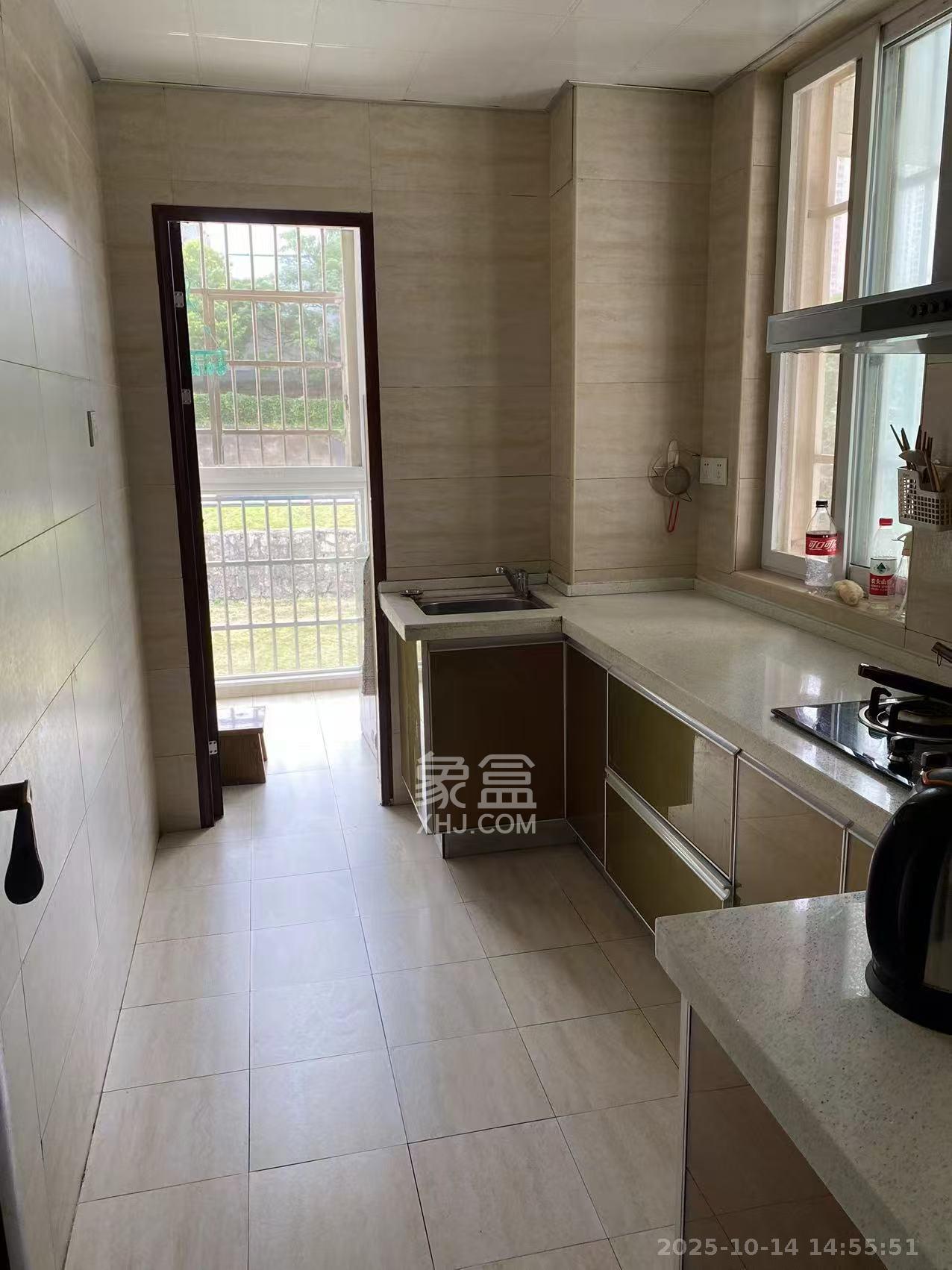 香河公寓  3室2厅2卫    2000.0元/月 香河公寓  3室2厅2卫    2000.0元/月室内图