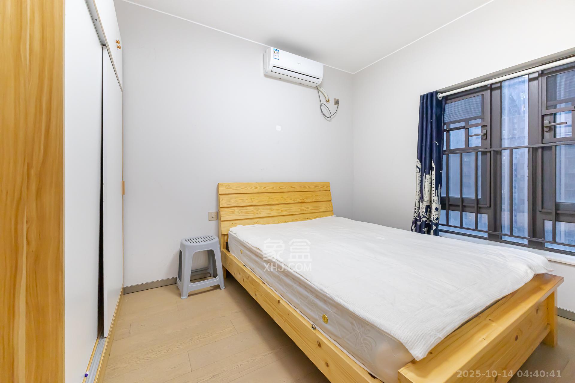 时代倾城四期 3室2厅2卫 86.0万 时代倾城四期 3室2厅2卫 86.0万卧室