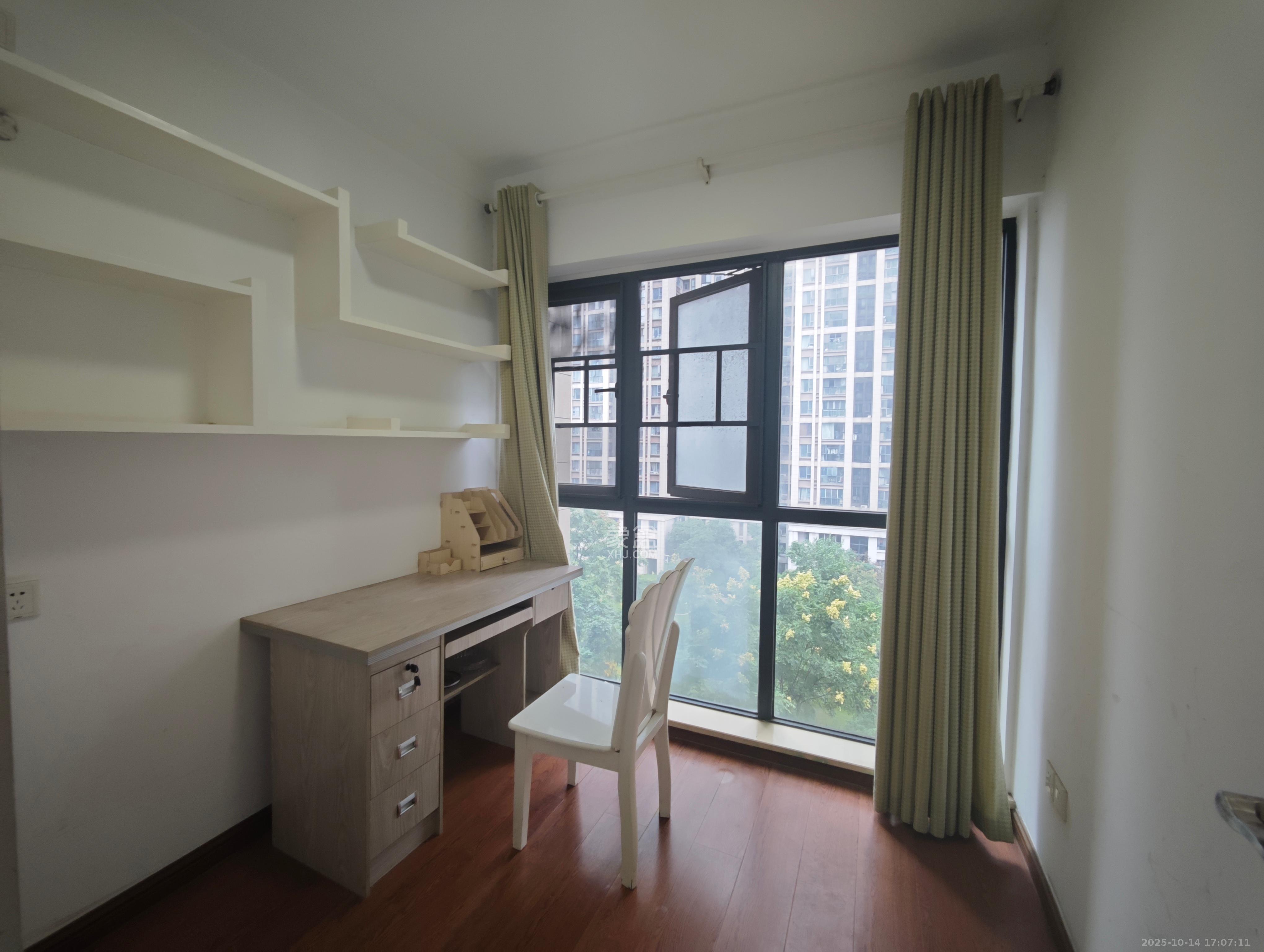 嘉宇盛世华章  4室2厅2卫    3300.0元/月 嘉宇盛世华章  4室2厅2卫    3300.0元/月室内图