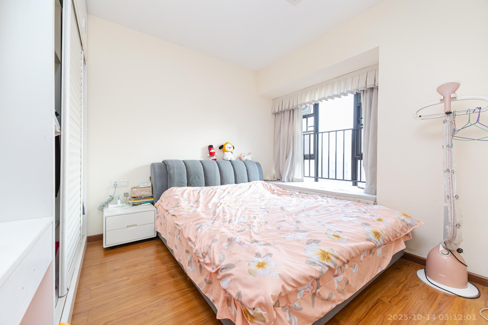 时代倾城二期  3室2厅2卫    68.0万卧室