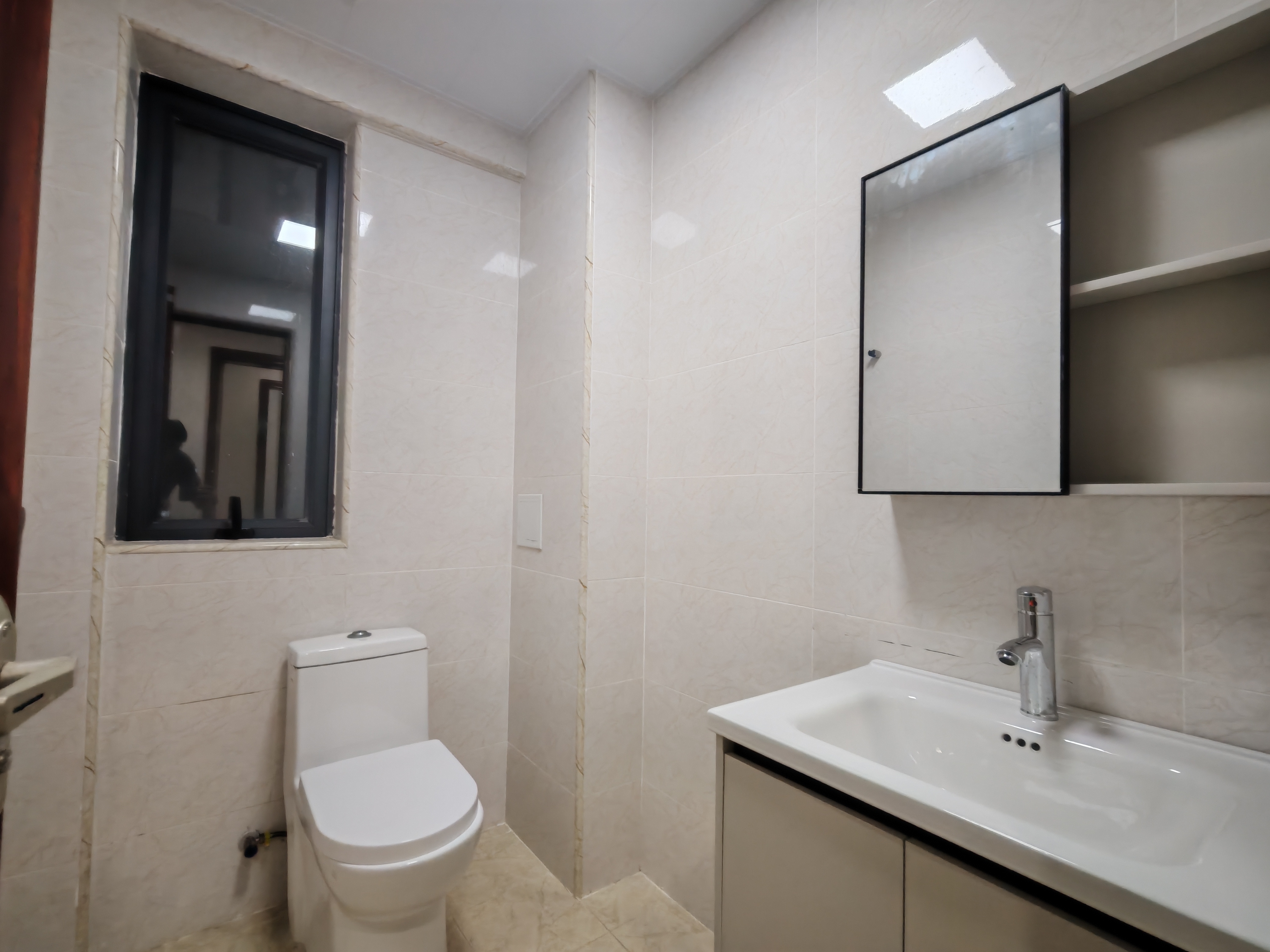 金龙苑  1室0厅0卫    129.0万客厅