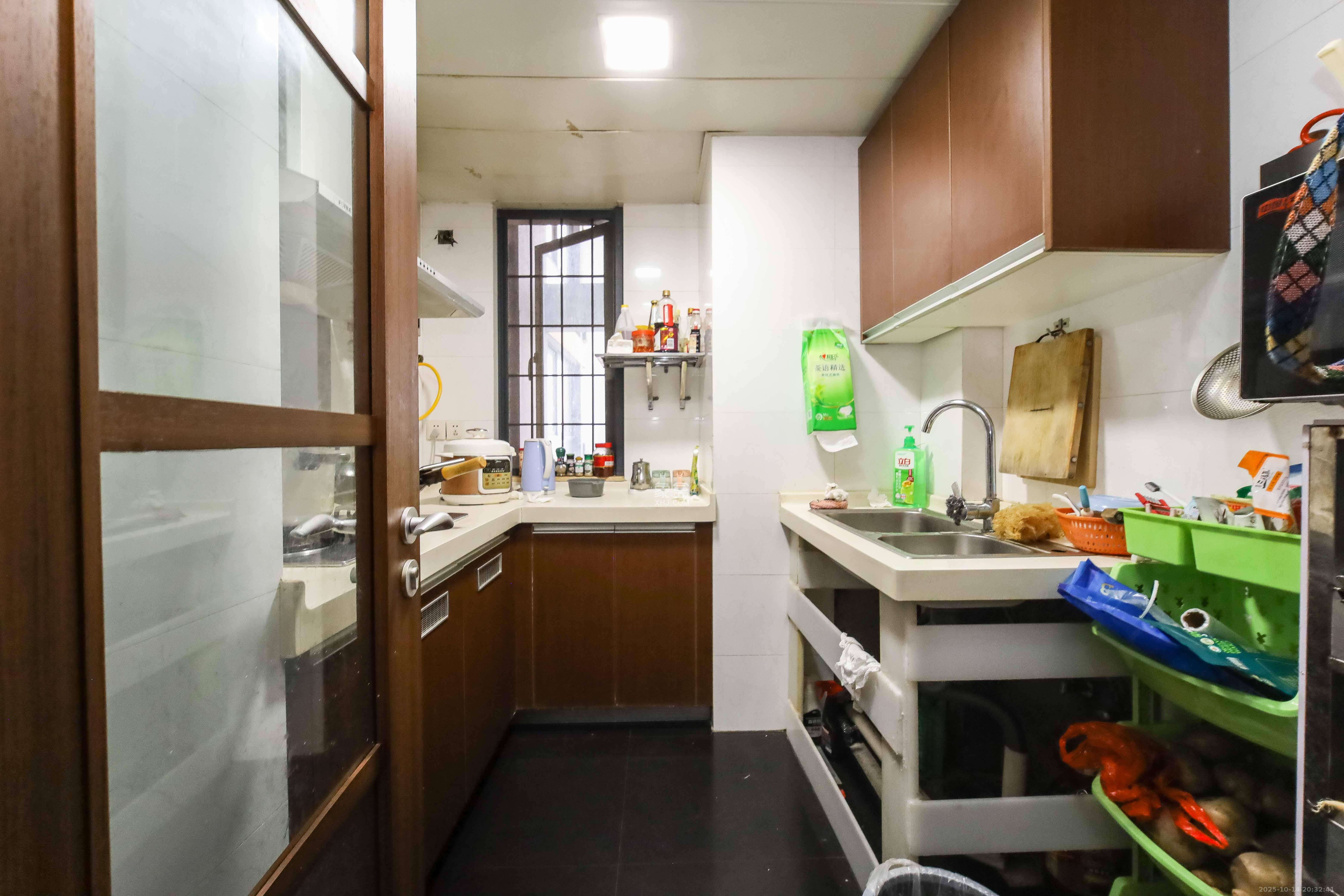 万科金域蓝湾  3室2厅1卫    85.0万厨房