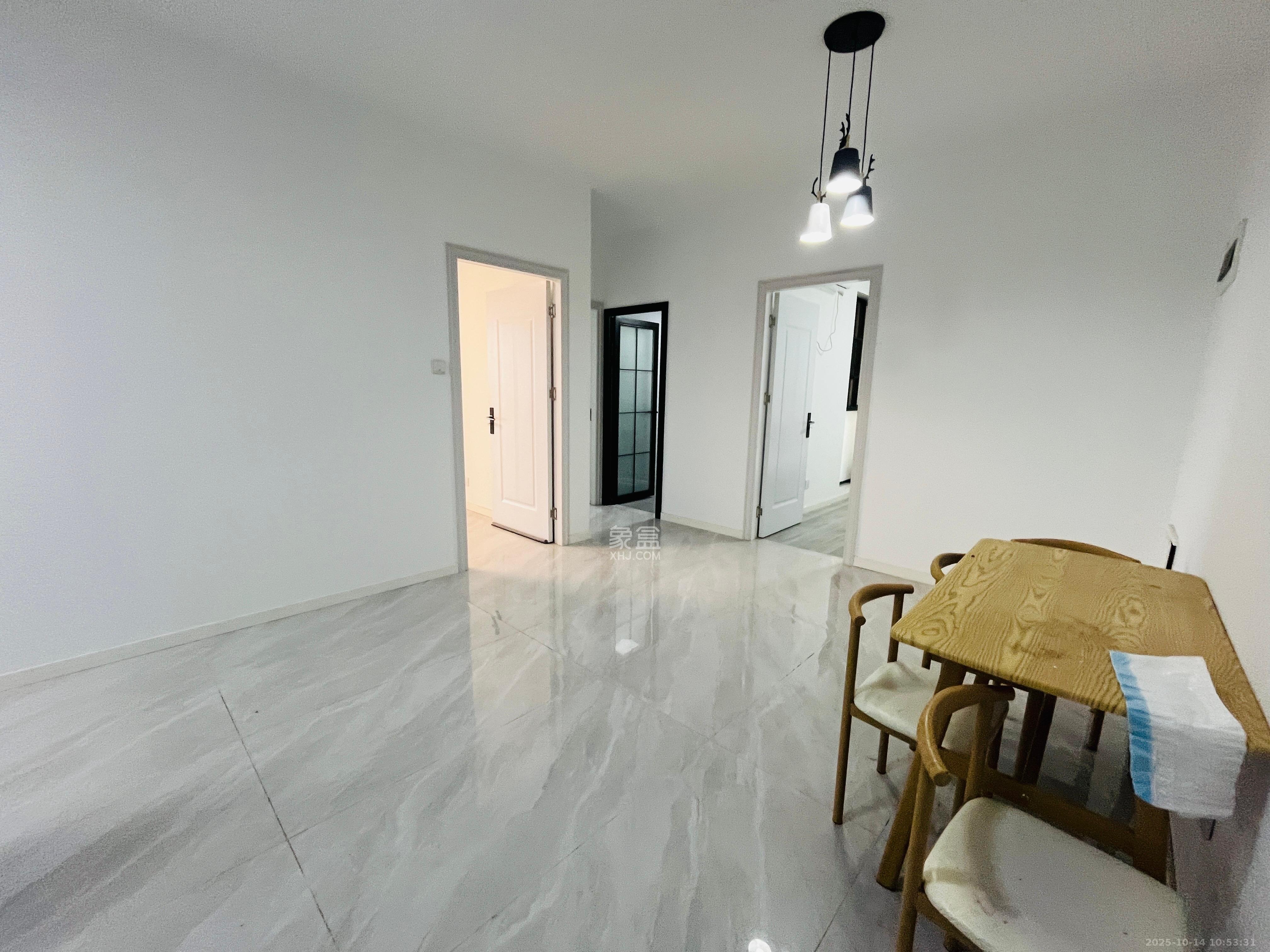 麓谷山湖郡  4室2厅2卫    2800.0元/月室内图