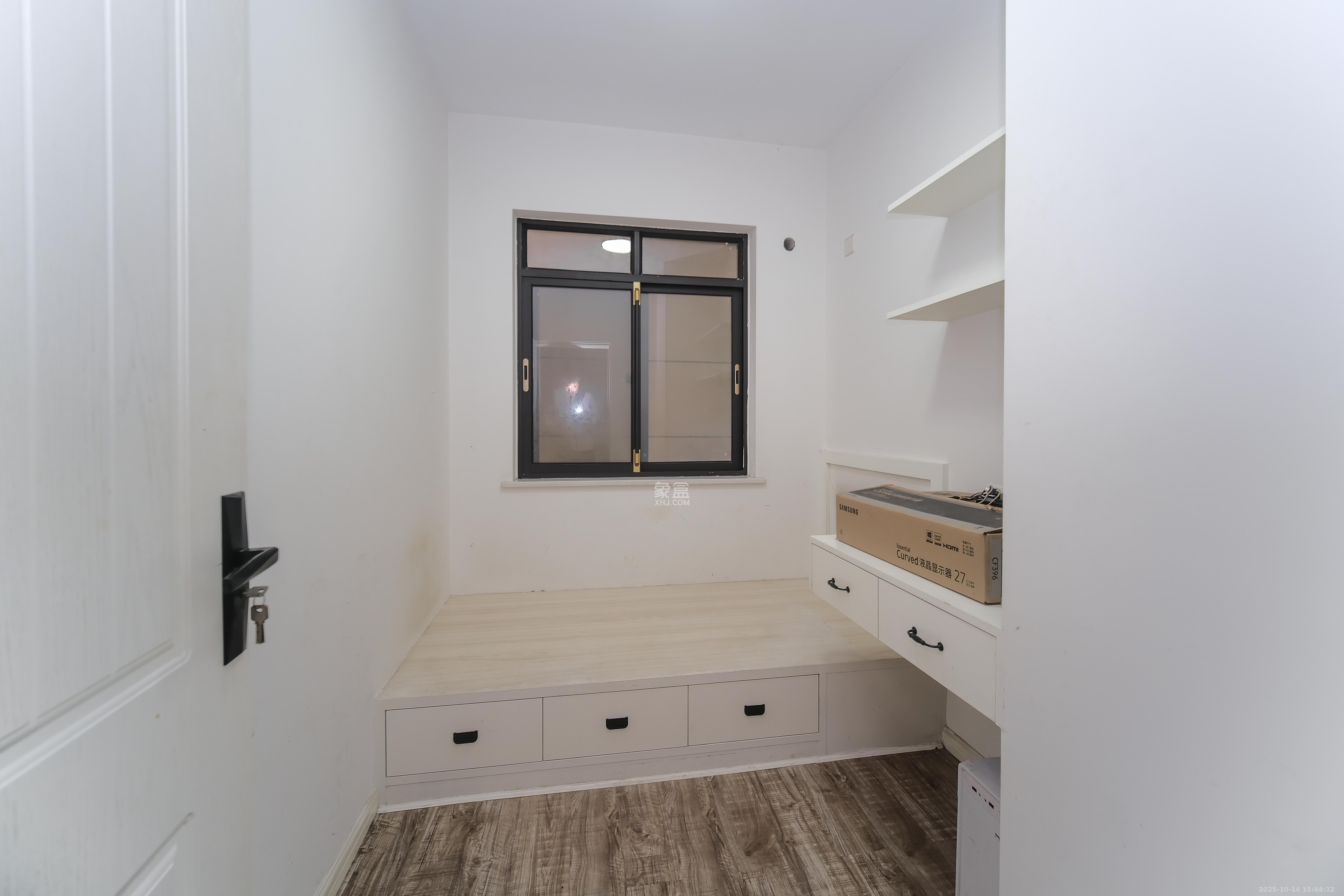 保利香槟国际  3室2厅1卫    66.8万卧室