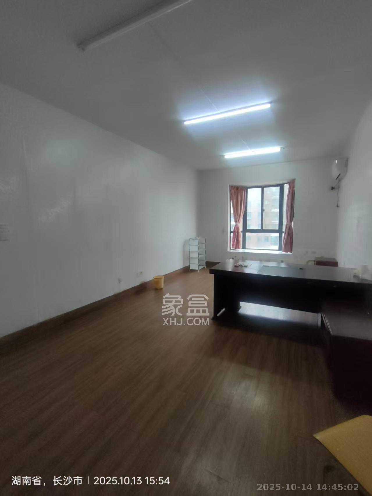 天城湖光山色 4室2厅2卫 2600.0元/月 天城湖光山色 4室2厅2卫 2600.0元/月室内图