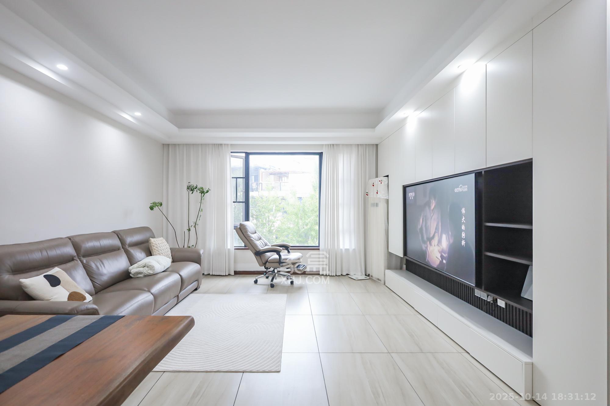 西山汇景一、二期 4室2厅2卫 240.0万 西山汇景一、二期 4室2厅2卫 240.0万客厅