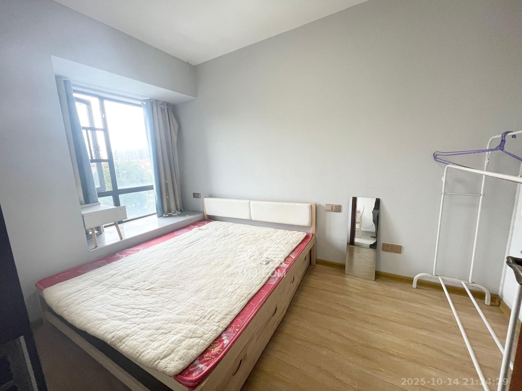 中海新城熙岸(中信新城五期)  2室1厅1卫    1500.0元/月 中海新城熙岸(中信新城五期)  2室1厅1卫    1500.0元/月室内图