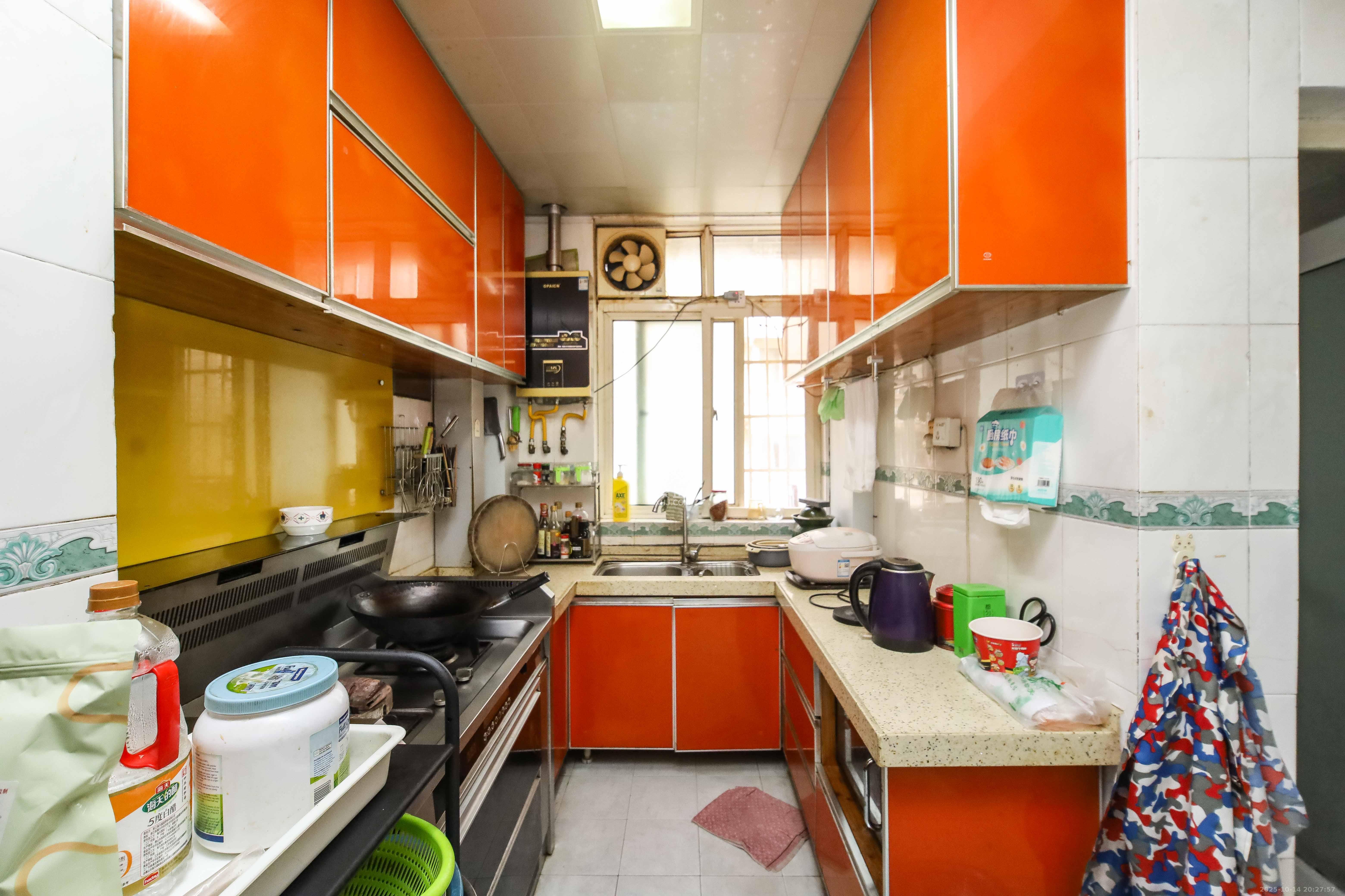 芙蓉苑 2室1厅2卫 68.0万 芙蓉苑 2室1厅2卫 68.0万厨房