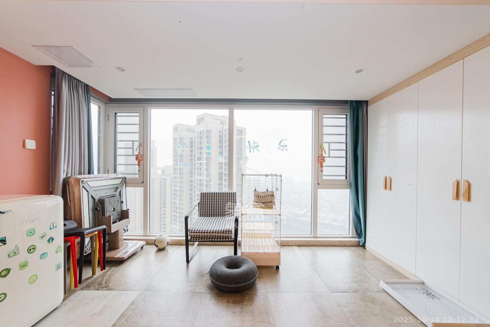 北辰三角洲C3区 5室2厅3卫 280.0万 北辰三角洲C3区 5室2厅3卫 280.0万阳台