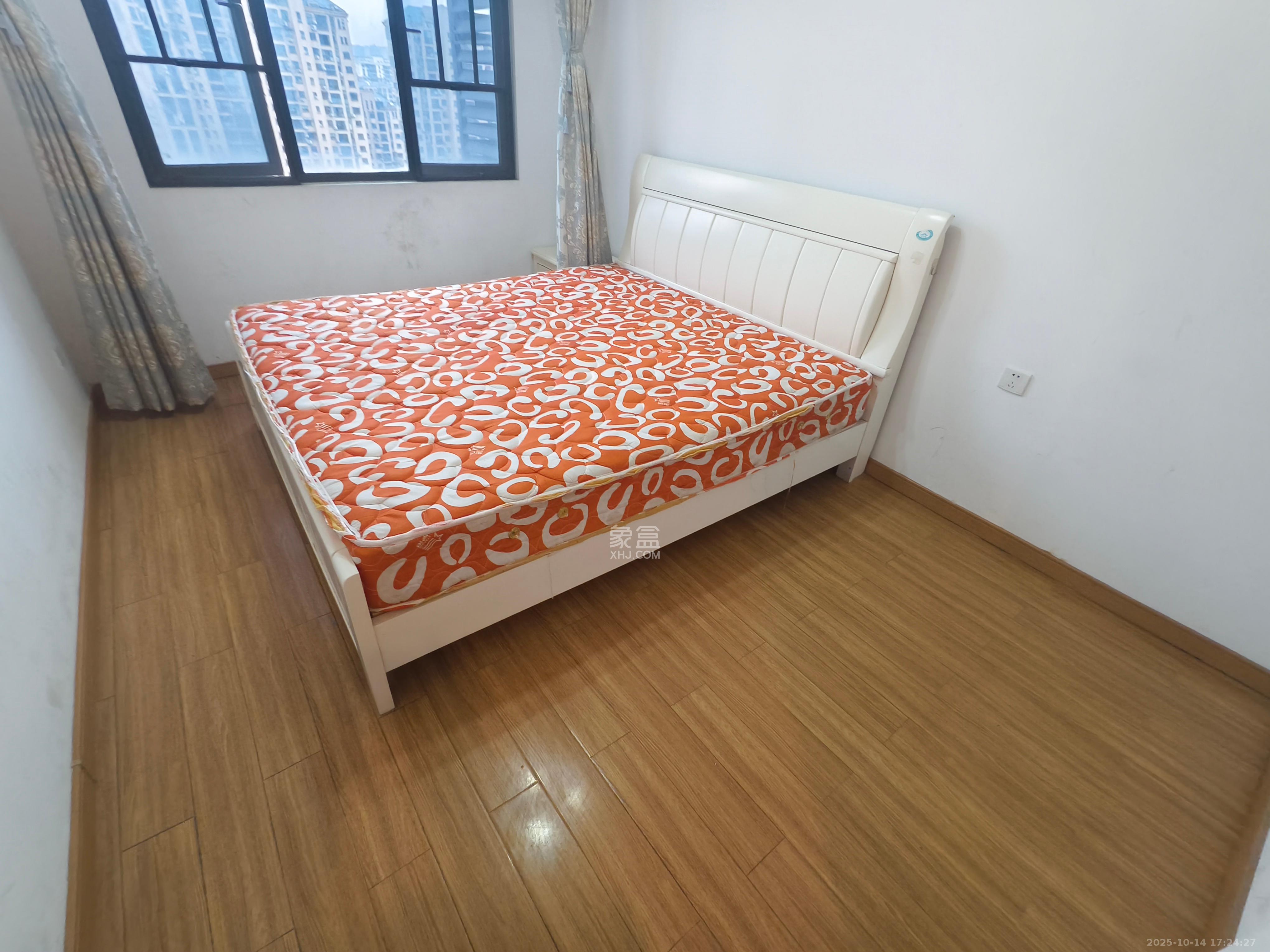 旭辉国际广场(永升商业广场)  3室2厅1卫    2600.0元/月 旭辉国际广场(永升商业广场)  3室2厅1卫    2600.0元/月室内图