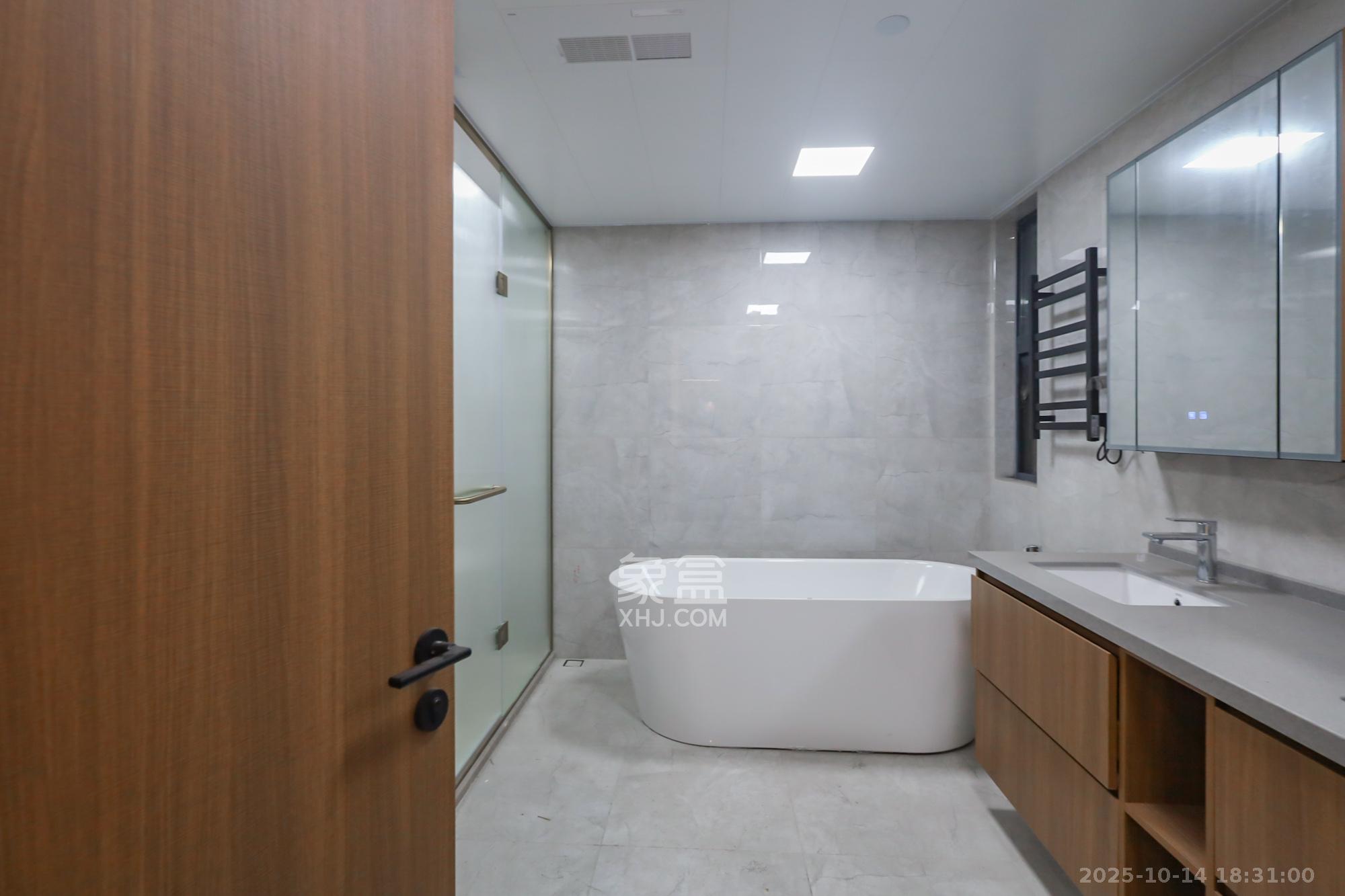 江山印  4室2厅3卫    500.0万 江山印  4室2厅3卫    500.0万卫生间