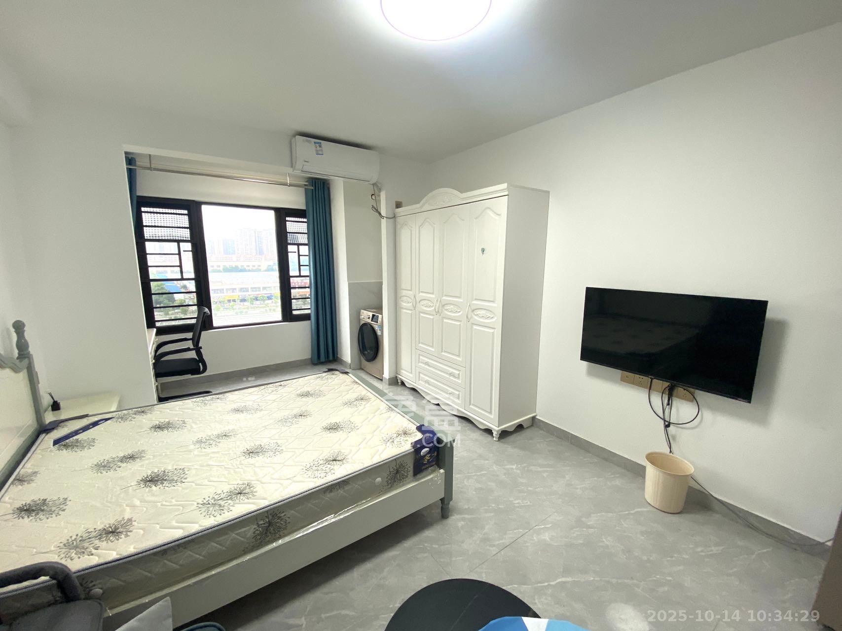 中海珑悦府  1室1厅1卫    1200.0元/月室内图