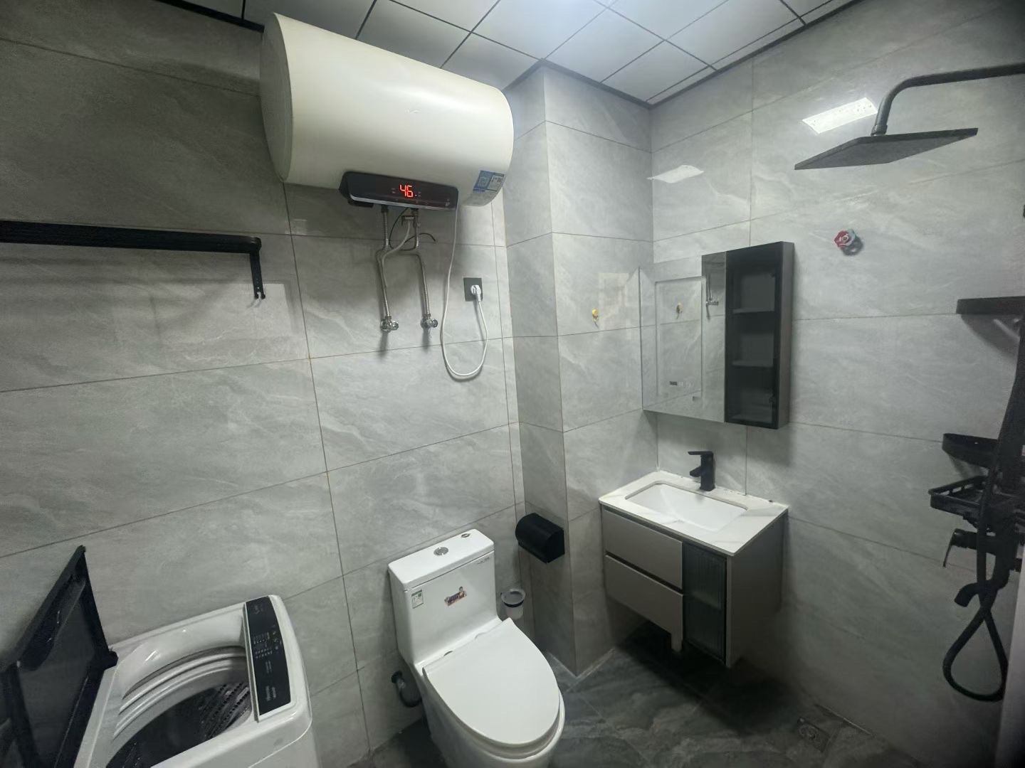 东岳新外滩 1室1厅1卫 1200.0元/月 东岳新外滩 1室1厅1卫 1200.0元/月室内图