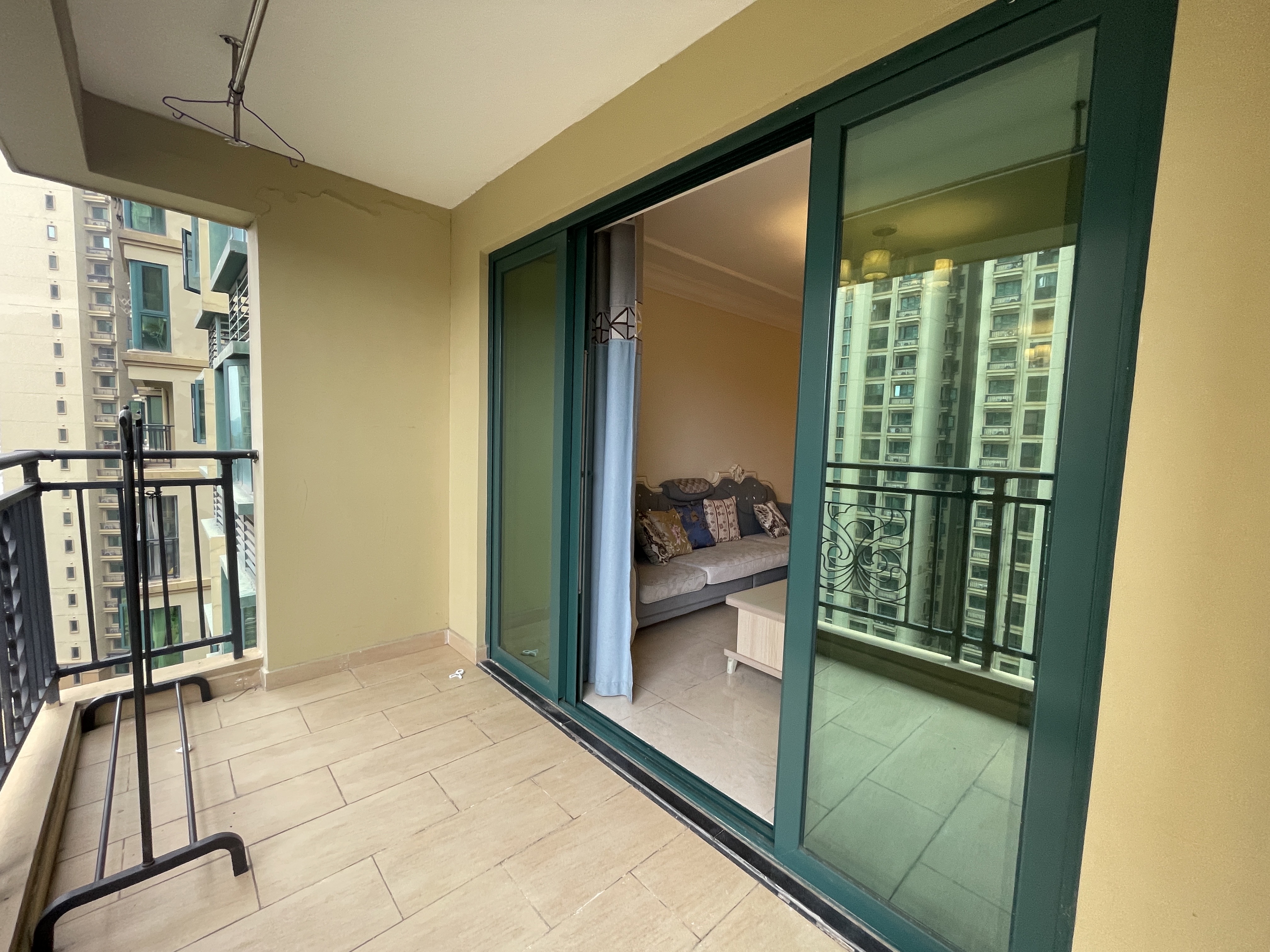 恒大绿洲 3室2厅2卫 1800.0元/月 恒大绿洲 3室2厅2卫 1800.0元/月室内图