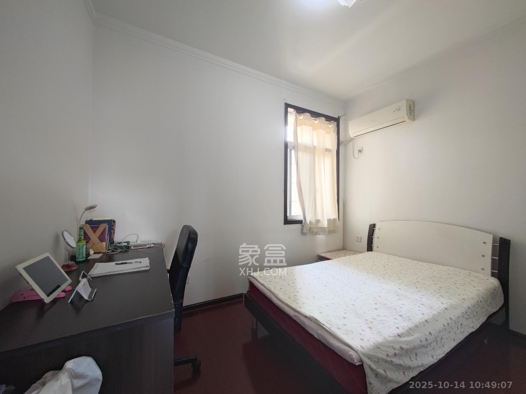 鄱阳小区 3室2厅1卫 82.0万 鄱阳小区 3室2厅1卫 82.0万卧室