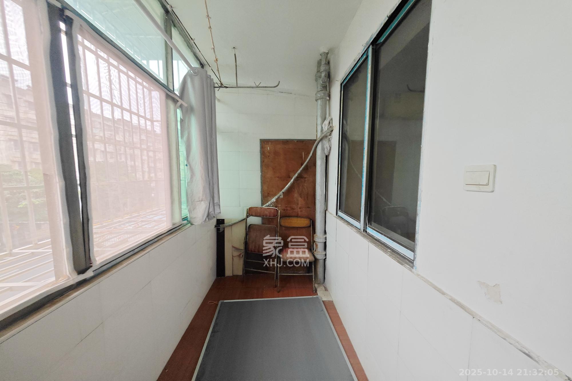 燕果塘  2室1厅1卫    39.8万阳台
