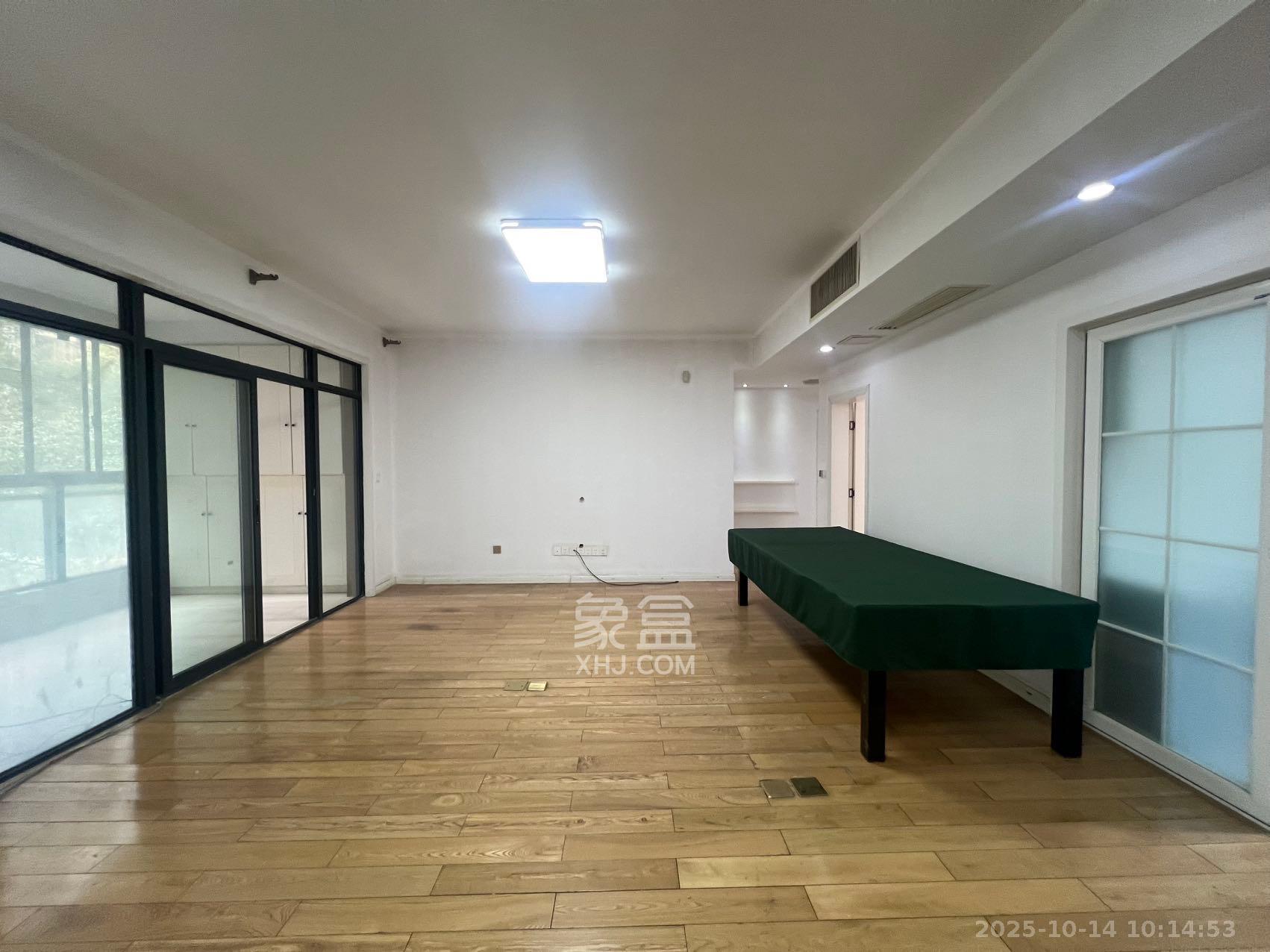 藏珑湖上国际花园  3室2厅2卫    3500.0元/月 藏珑湖上国际花园  3室2厅2卫    3500.0元/月