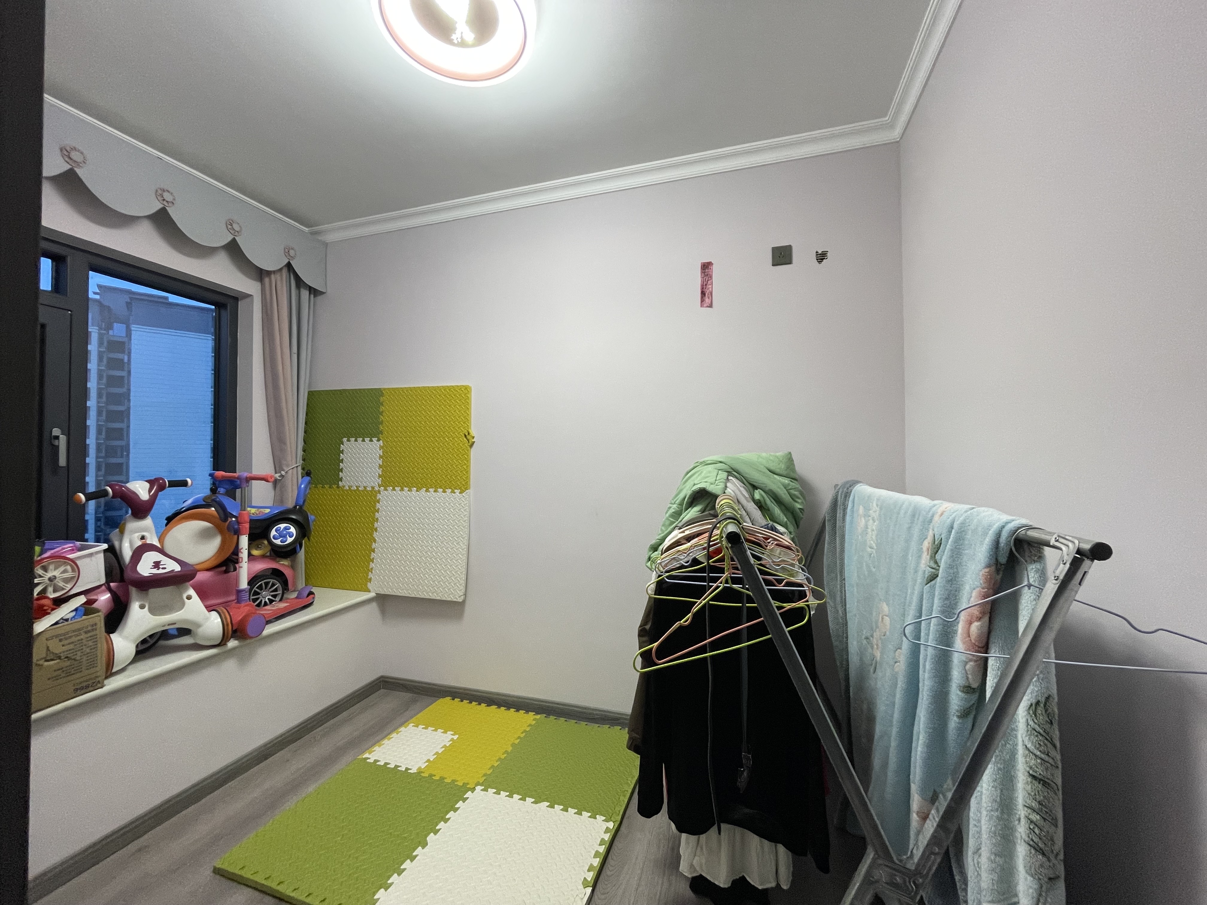 宁邦中心(文华里) 3室2厅2卫 76.8万 宁邦中心(文华里) 3室2厅2卫 76.8万客厅