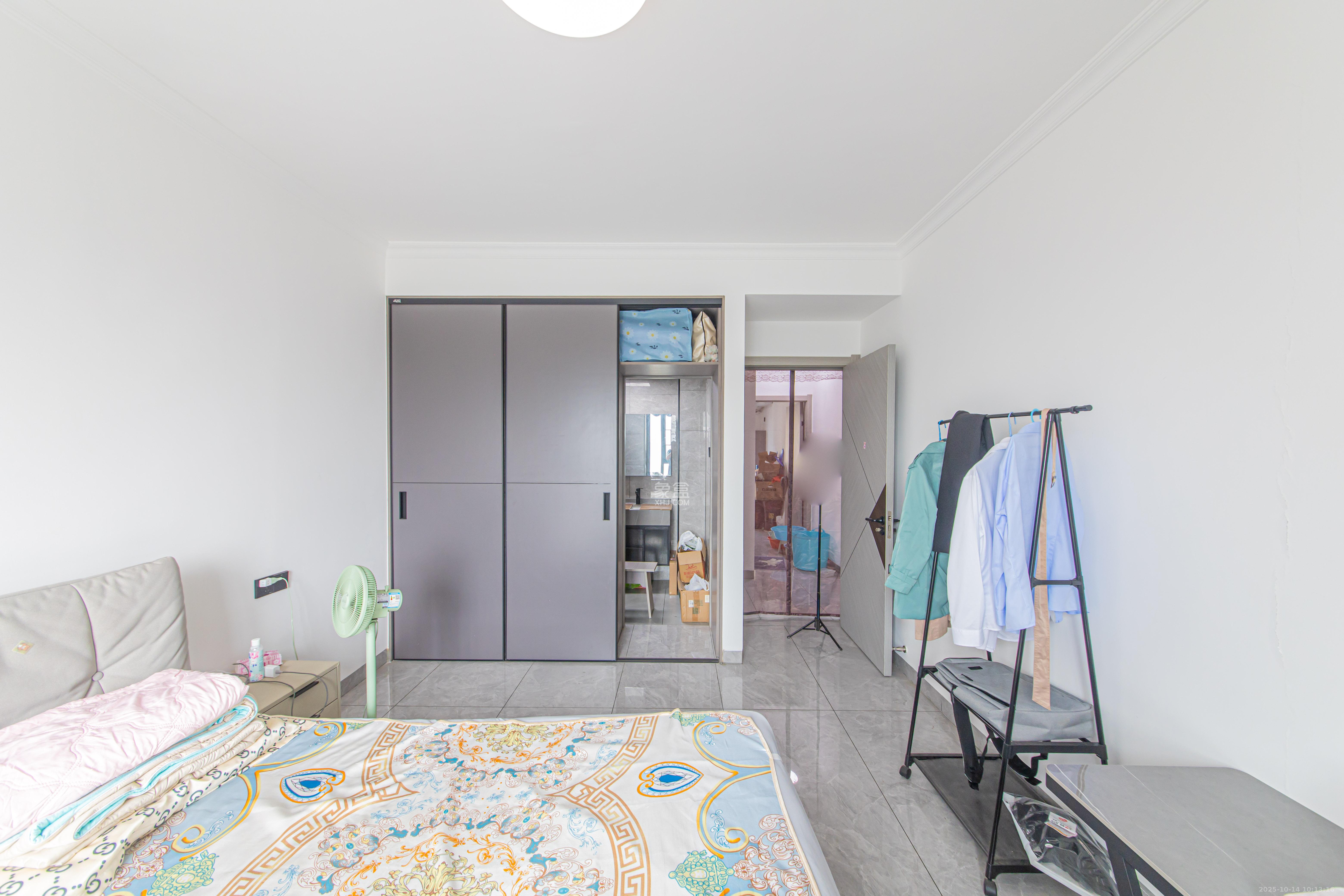 和泓融成府  3室2厅2卫    112.0万 和泓融成府  3室2厅2卫    112.0万卧室