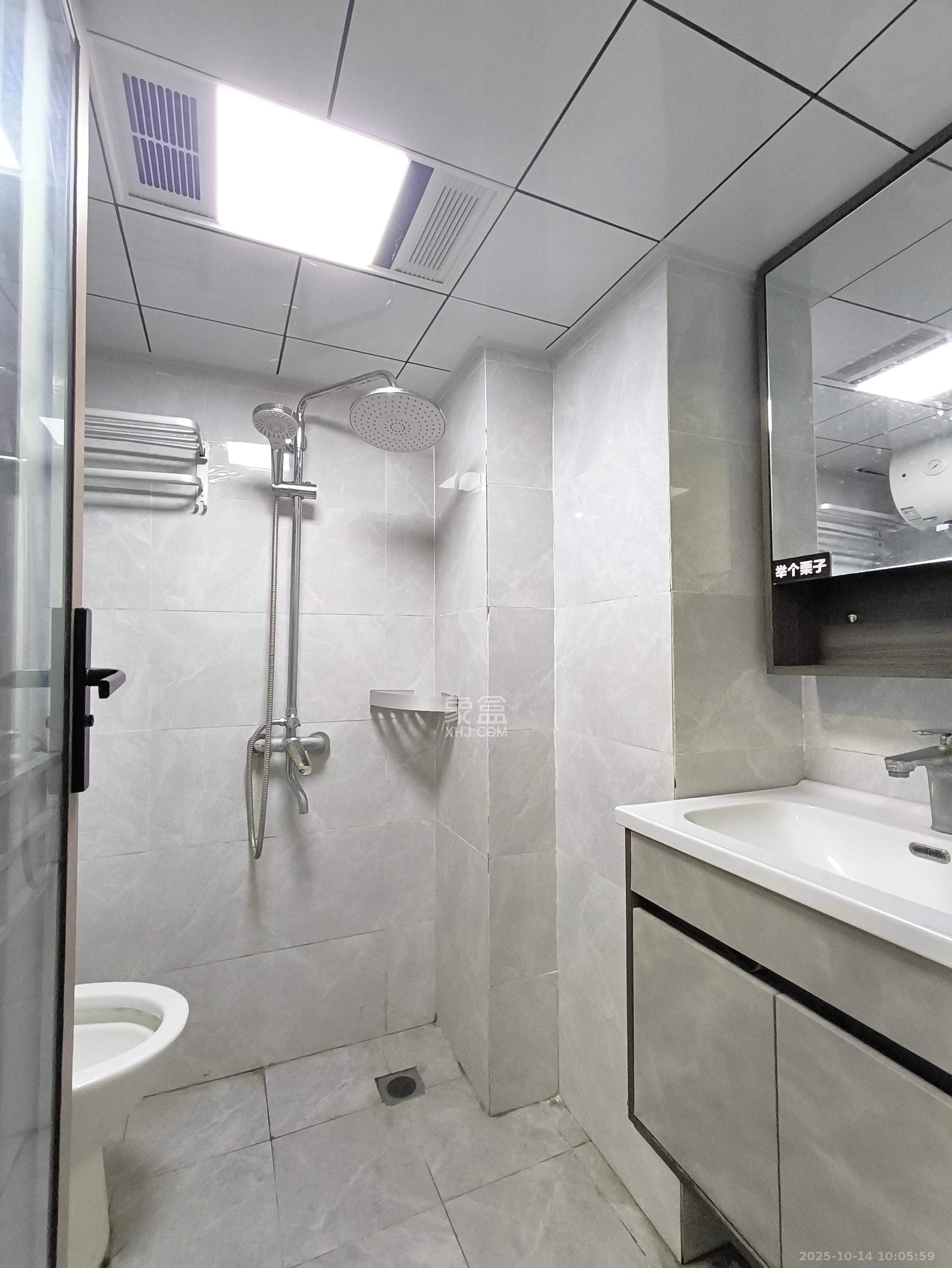 天麓轻奢国际  1室1厅1卫    1500.0元/月室内图