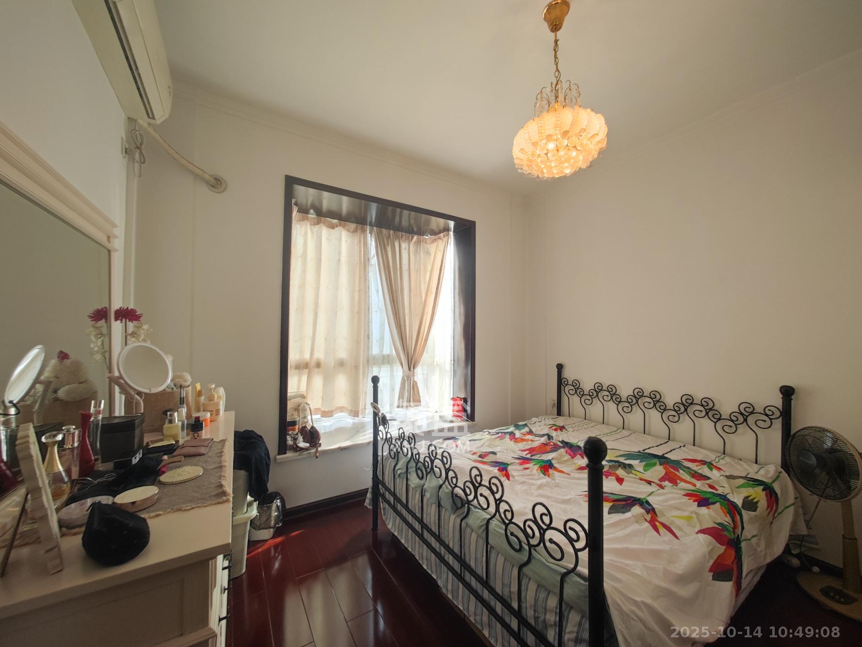 鄱阳小区 3室2厅1卫 82.0万 鄱阳小区 3室2厅1卫 82.0万卧室